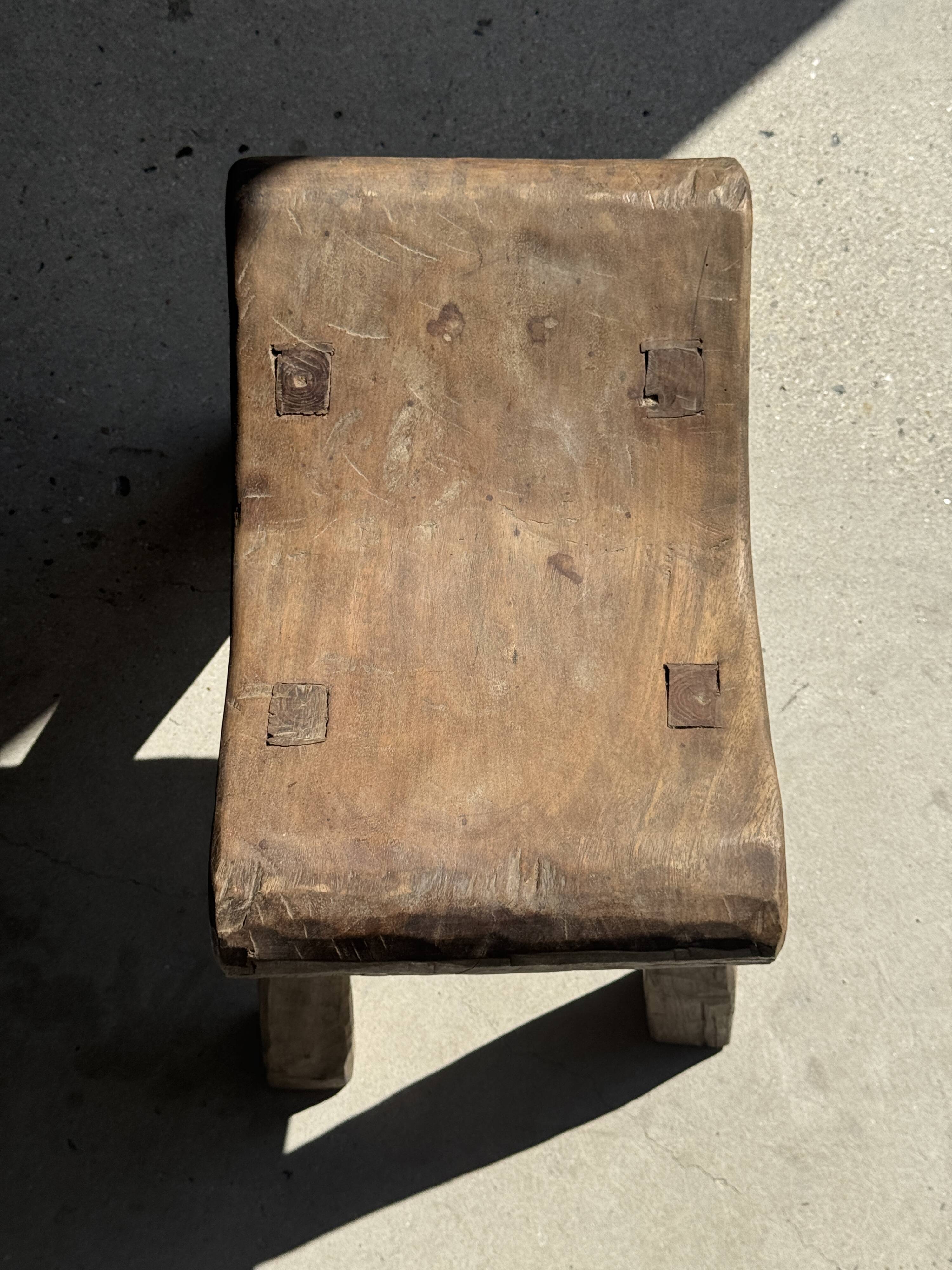 Four-legged stool in antique teak from Indonesia H 50 L 52