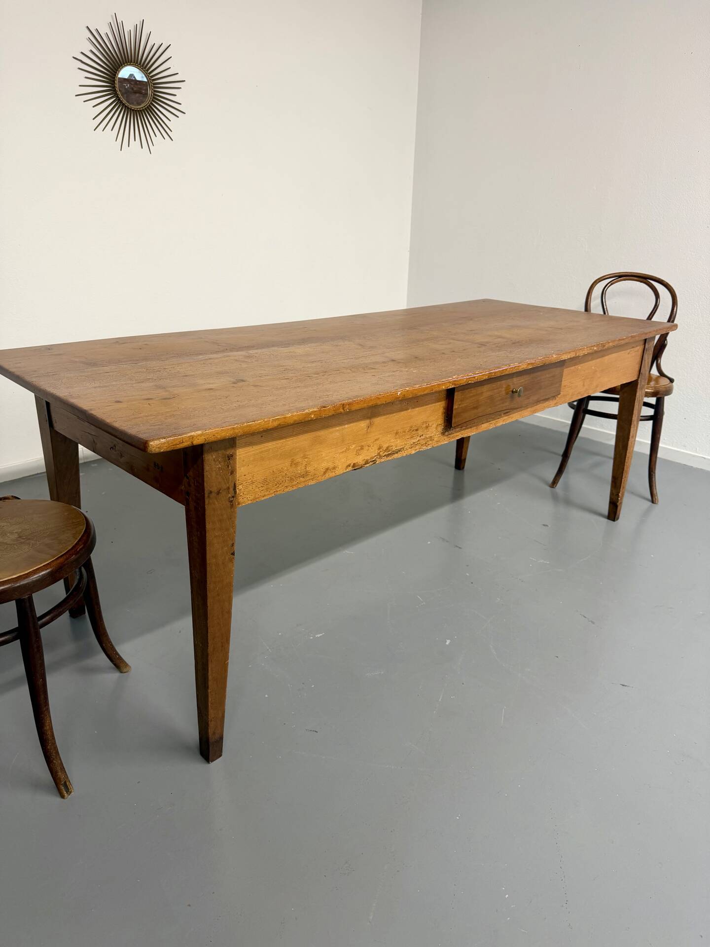 Grande table de ferme en bois avec tiroir en sapin fin 19 eme 