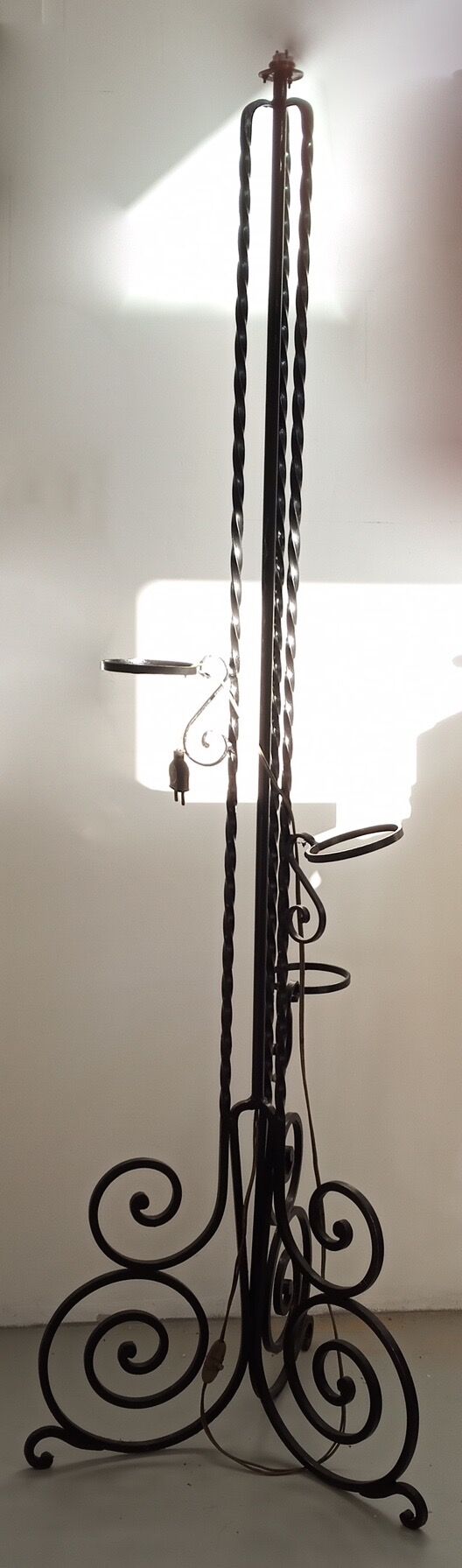 Twisted wrought iron floor lamp with plant holders from the 50s and 60s