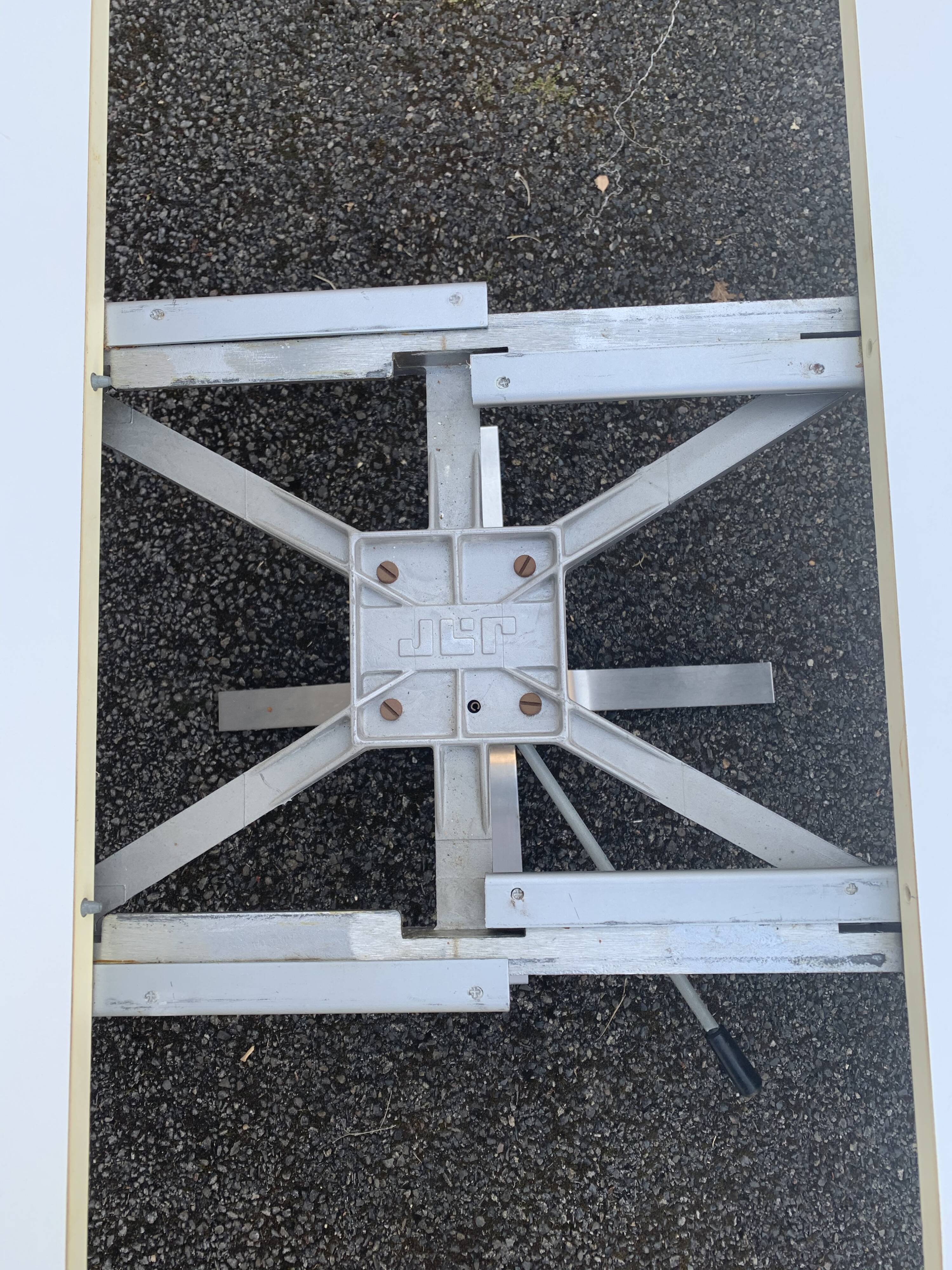 Tecno Osvaldo Borsani table 1970