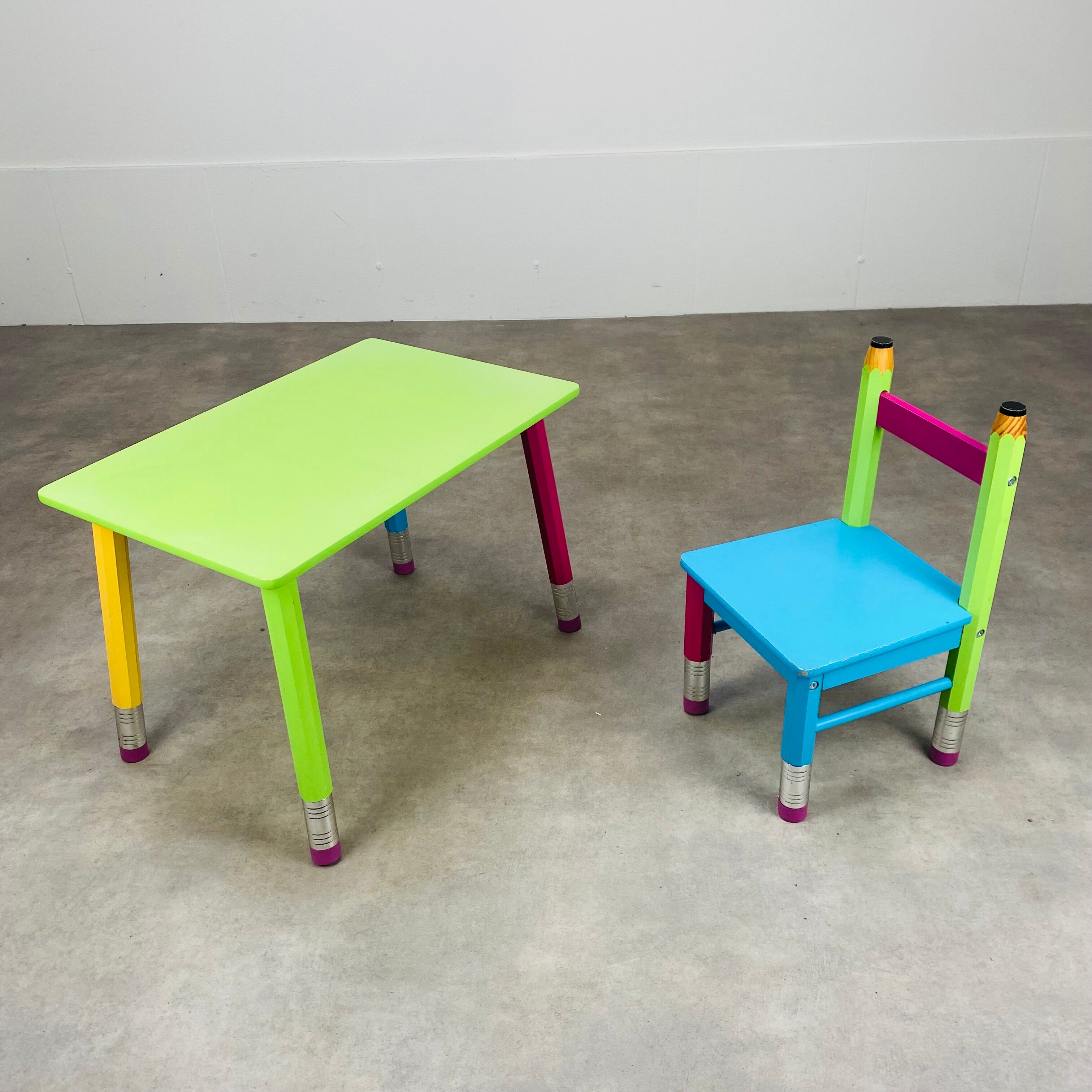 Pierre Sala desk and pencil chair for children