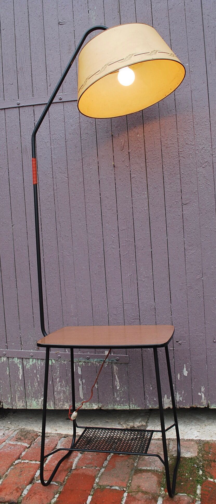 Reader lamp with tablet