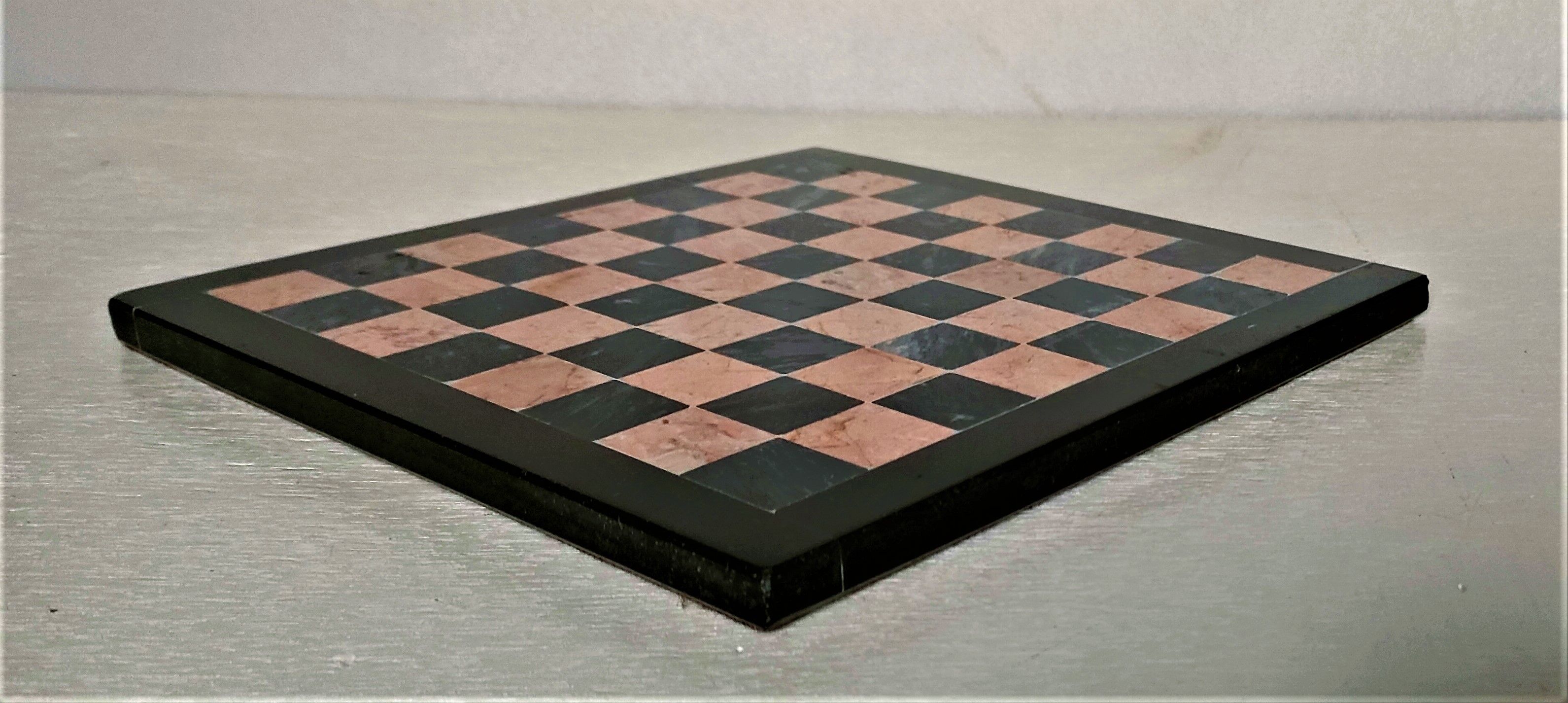 Small chessboard in coral marble and black marble - Italy - Second half of the twentieth century