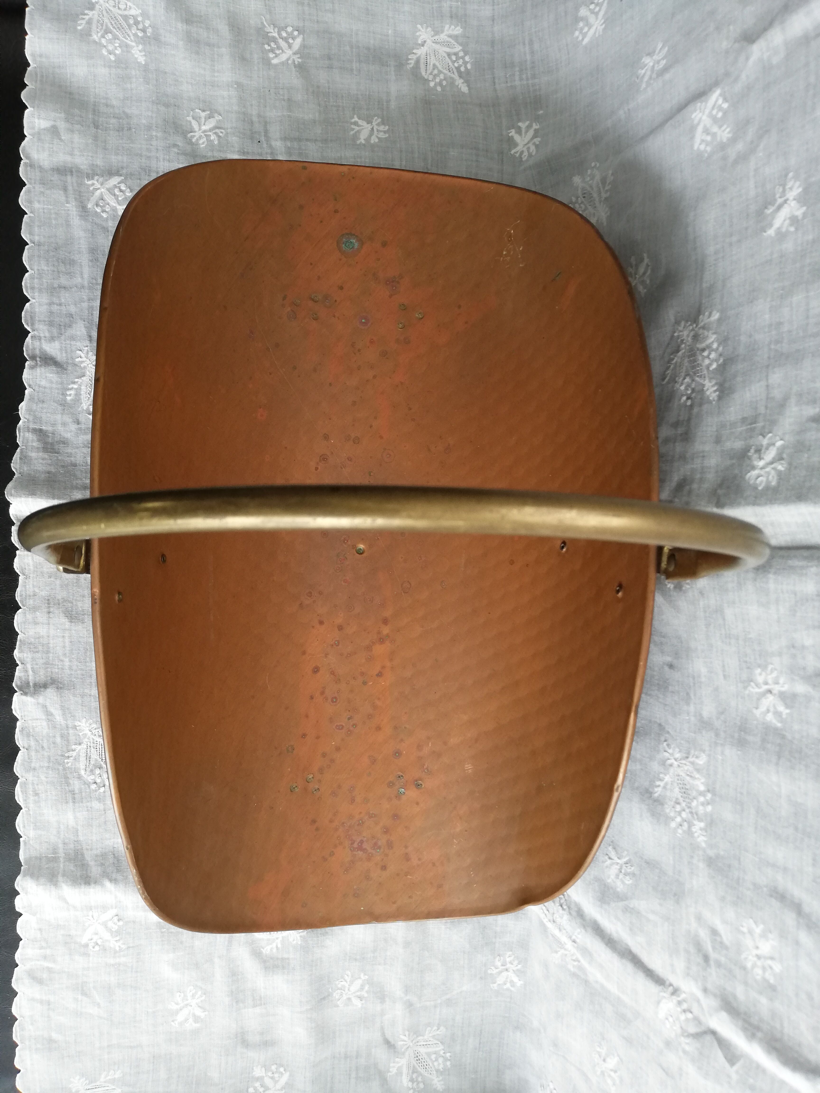 Copper log holder and laison