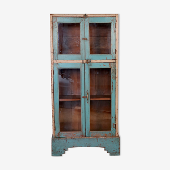 Ancienne vitrine art déco en teck birman patine turquoise-blanche d'origine