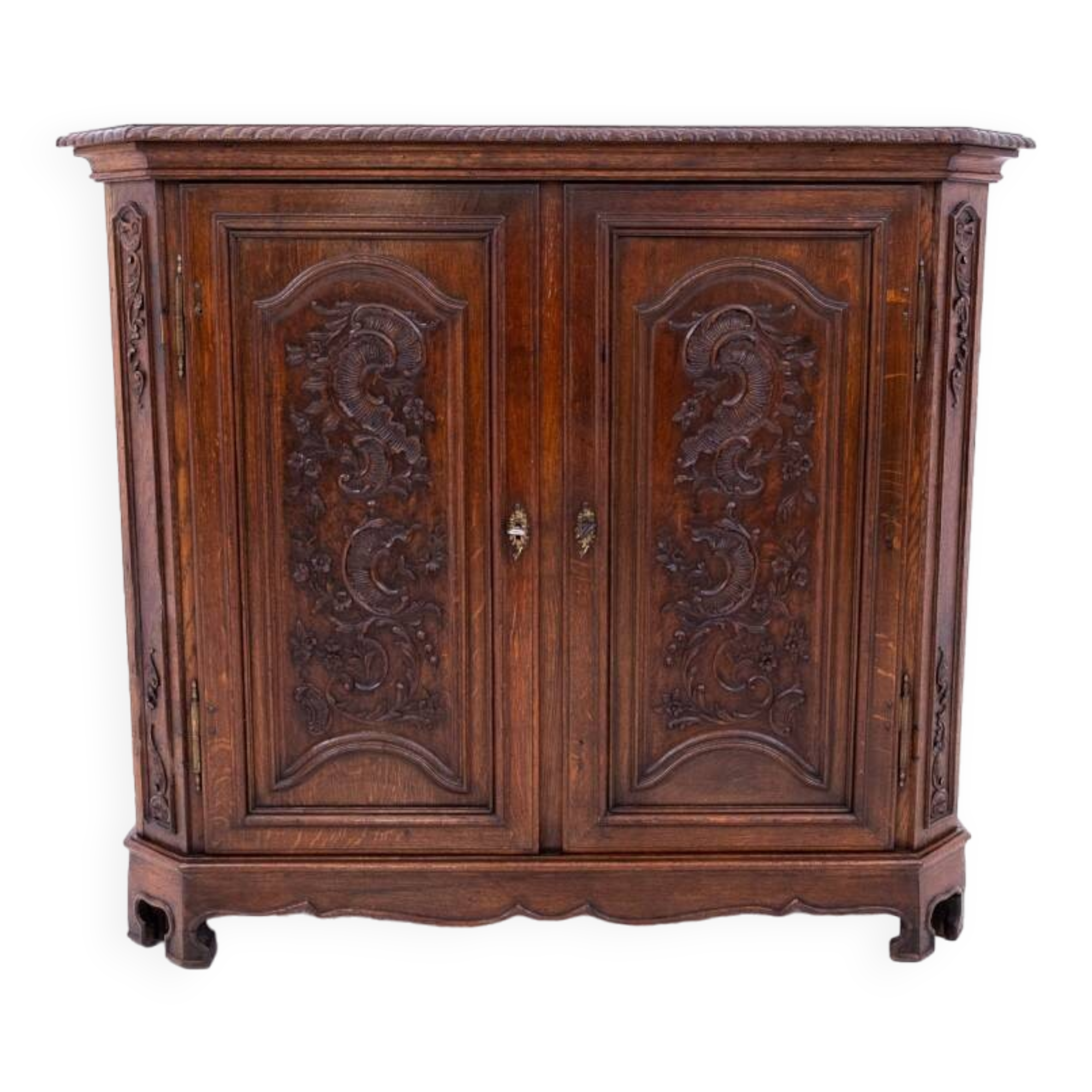 Antique chest of drawers from around 1880, France. After renovation.