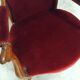 Fauteuil en noyer et velours