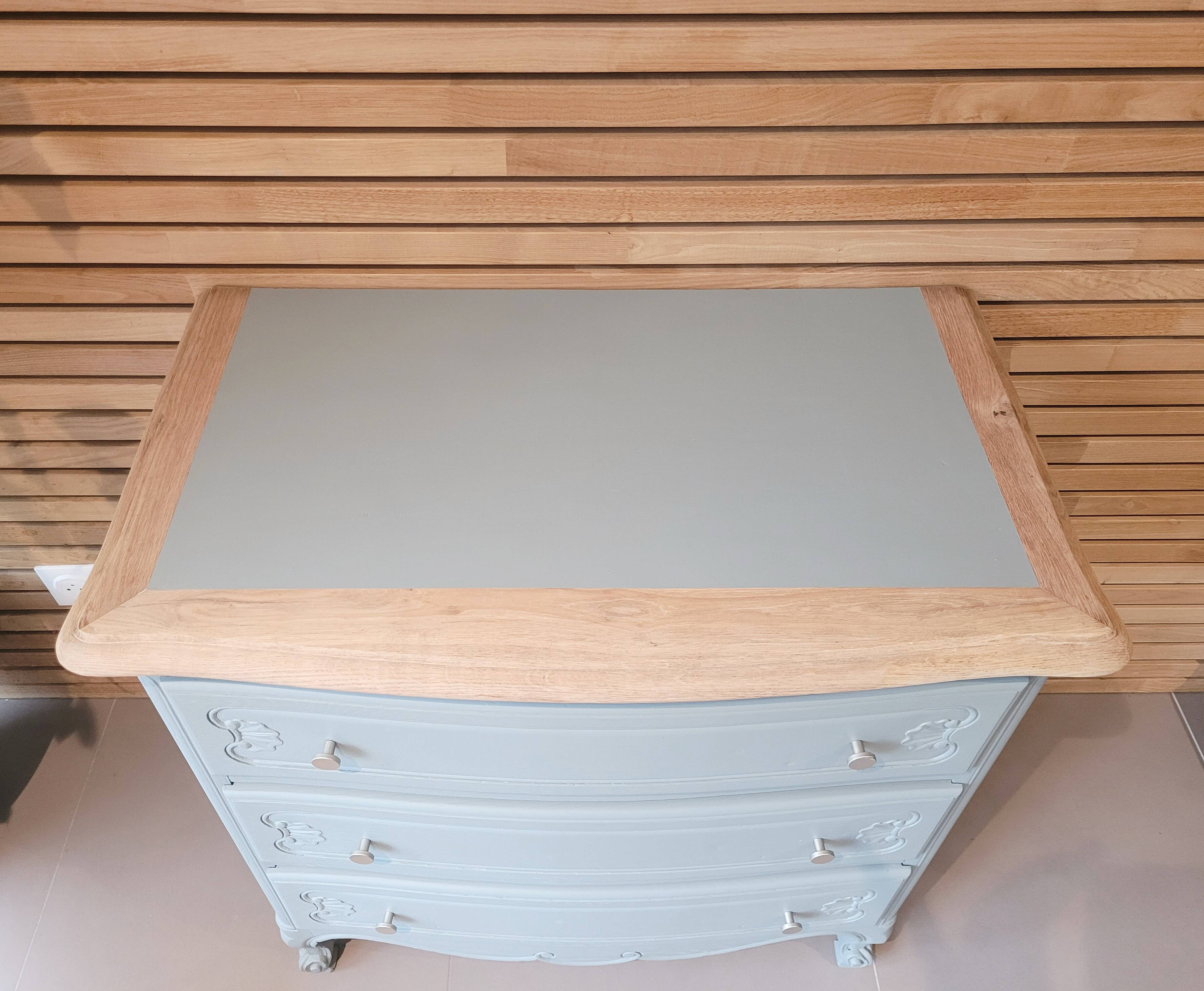 Regency-style chest of drawers