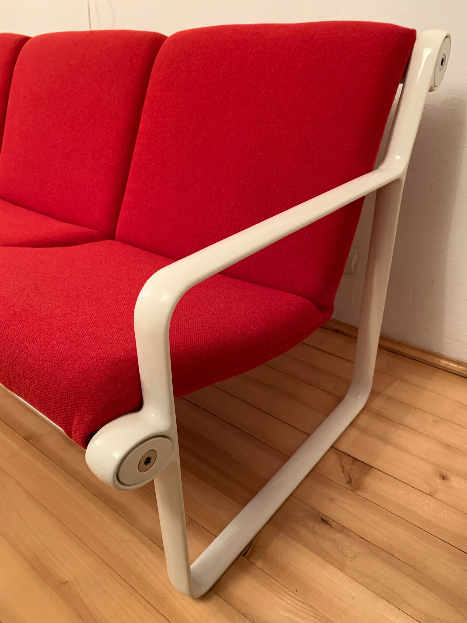 Designer sofa by Bruce Hannah and Andrew Morrison, Knoll from the '70s