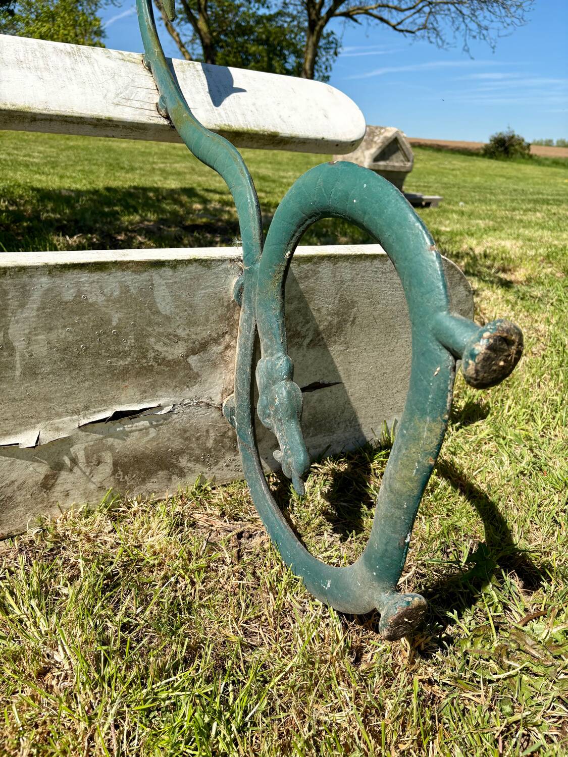 Banc de jardin ancien en bois et métal – esprit Art Nouveau, travail d