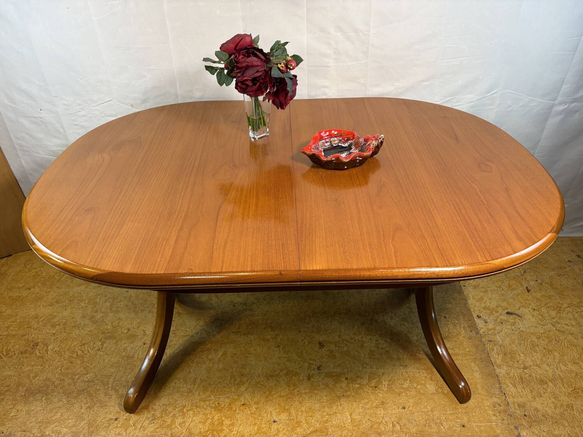 Table à manger extensible en teck oval Sutcliffe de Todmorden des années 1960