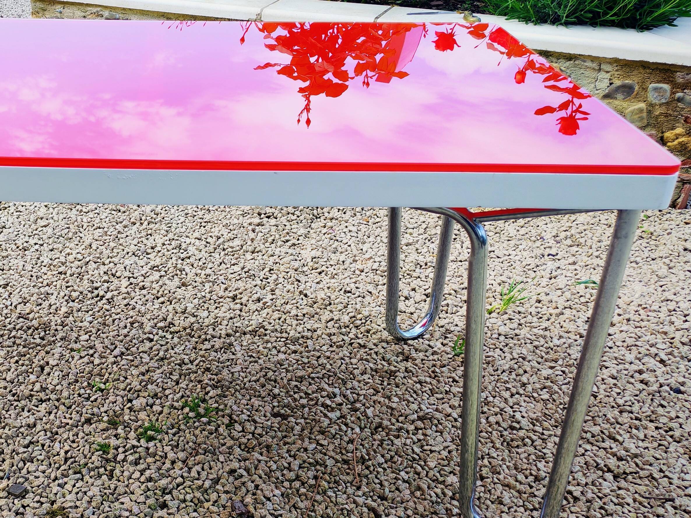 Table "floating" Space age 1970 Red Glass and Dove Tail - 140x80cm
