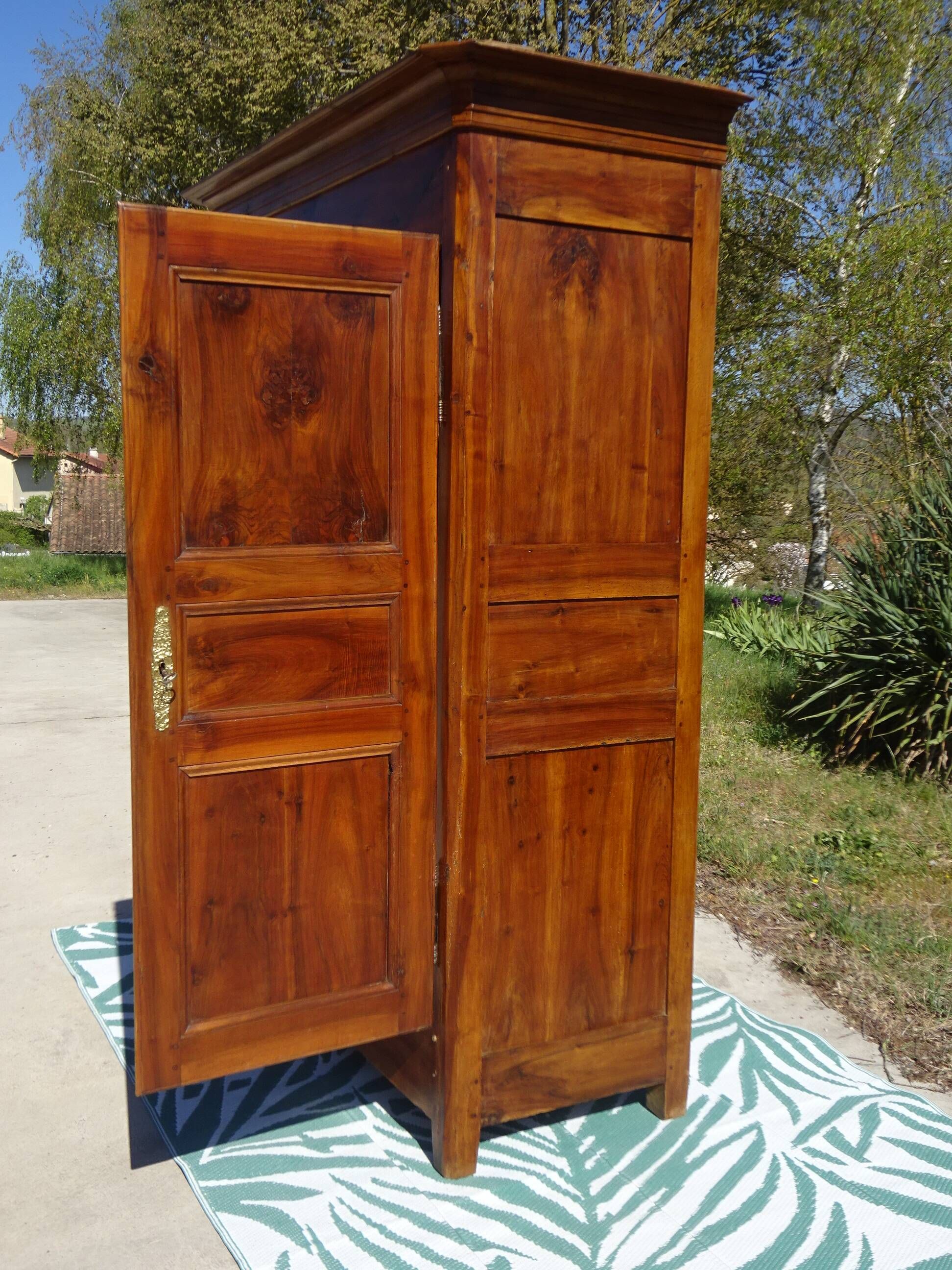Ancienne armoire Louis Philippe en noyer