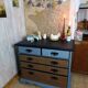 Chest of drawers with 5 drawers in solid dark wood and patinated blue.