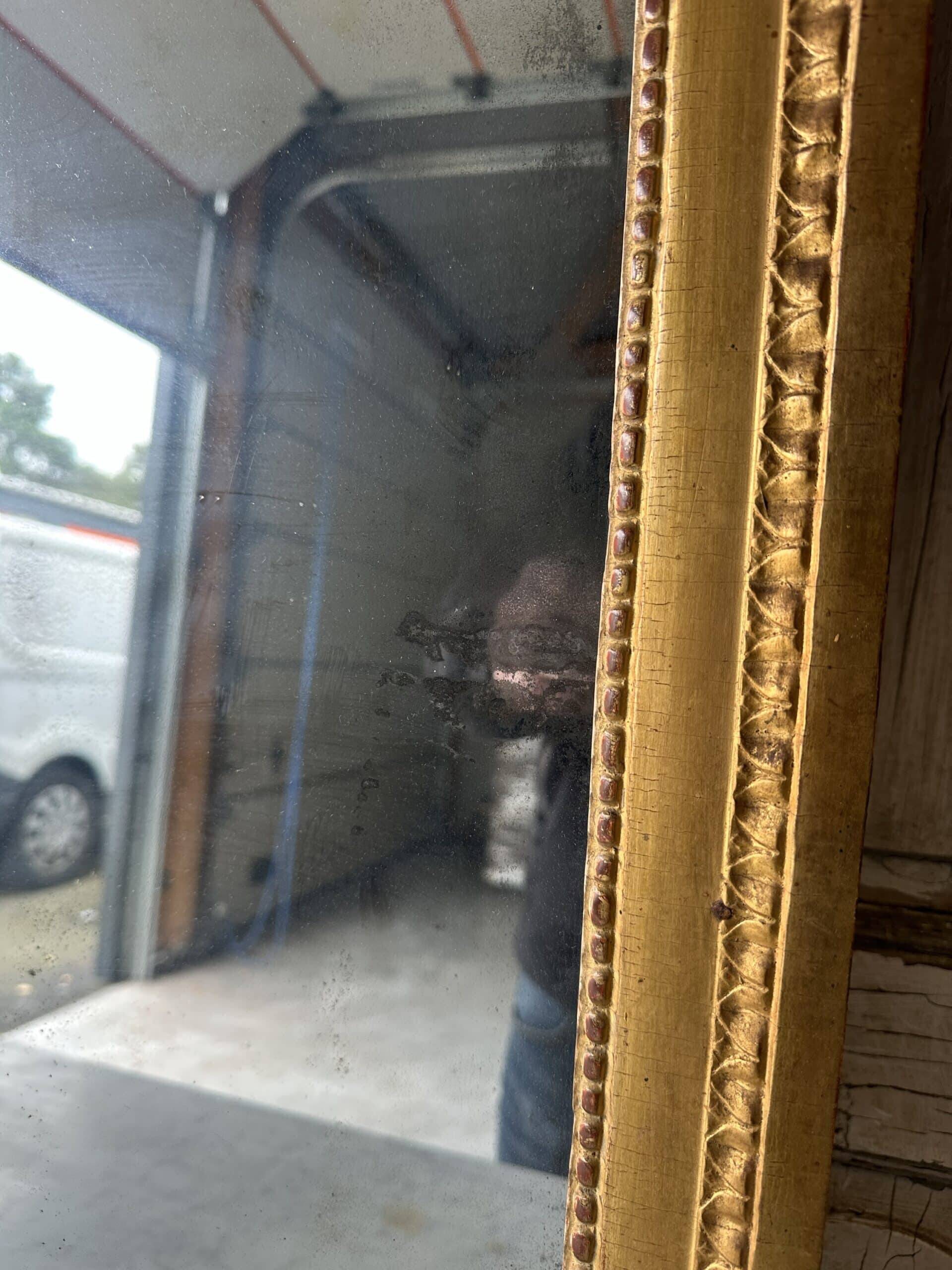Louis XVI mirror in gilded wood, 18th century.