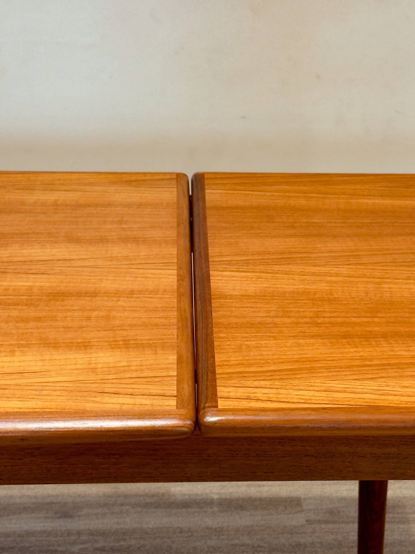 Mid-Century Danish teak extending dining table (Johannes Andersen)