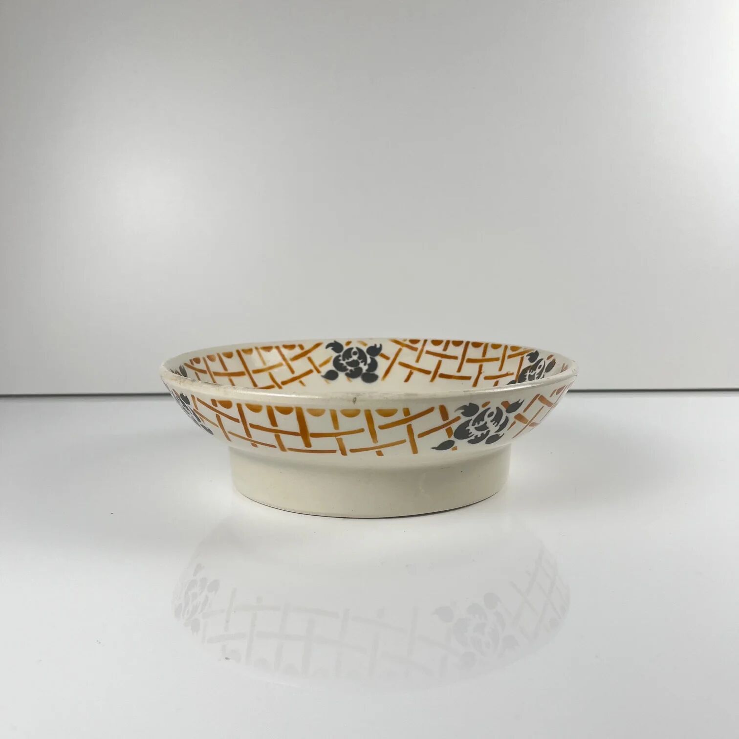 Plate on foot, ironstone, Badonviller "Roscoff", 1930