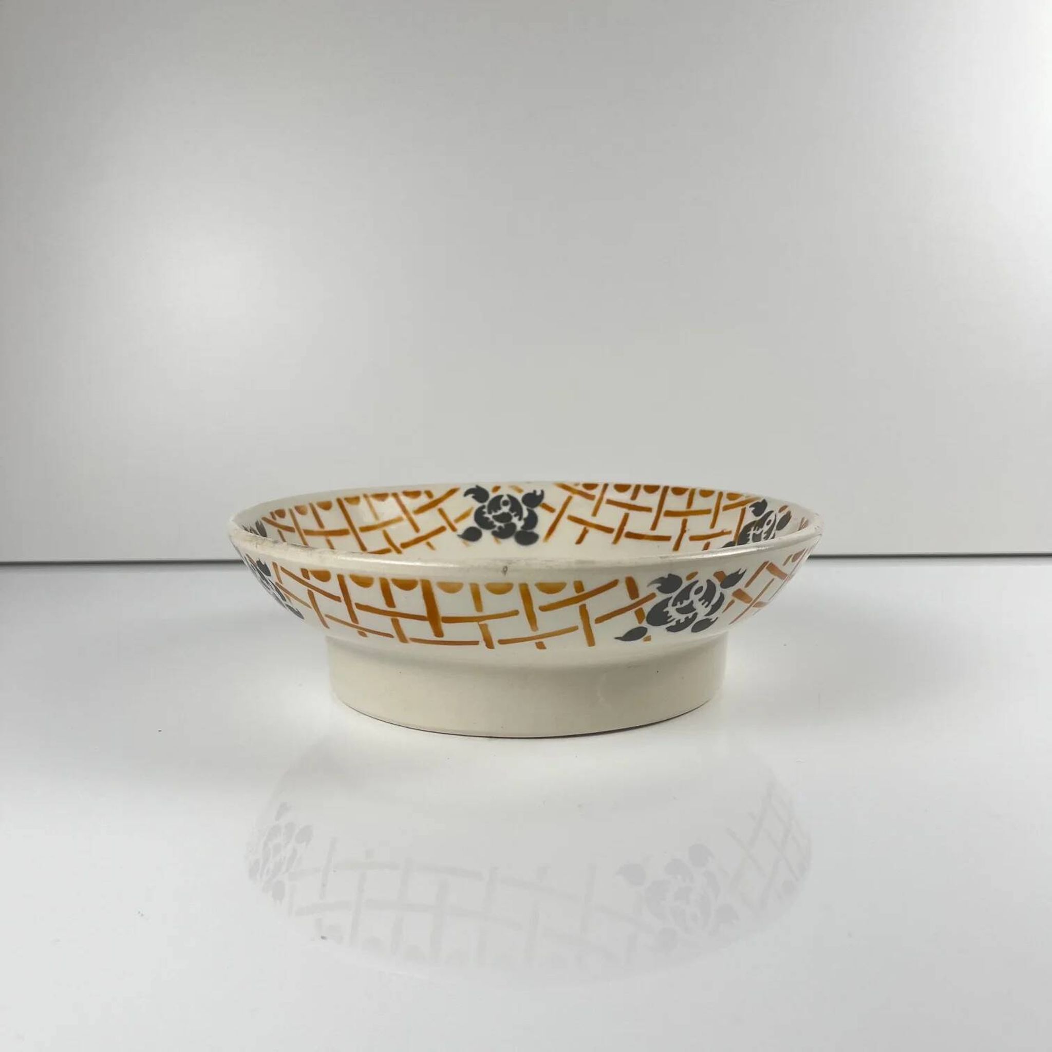 Plate on foot, ironstone, Badonviller "Roscoff", 1930