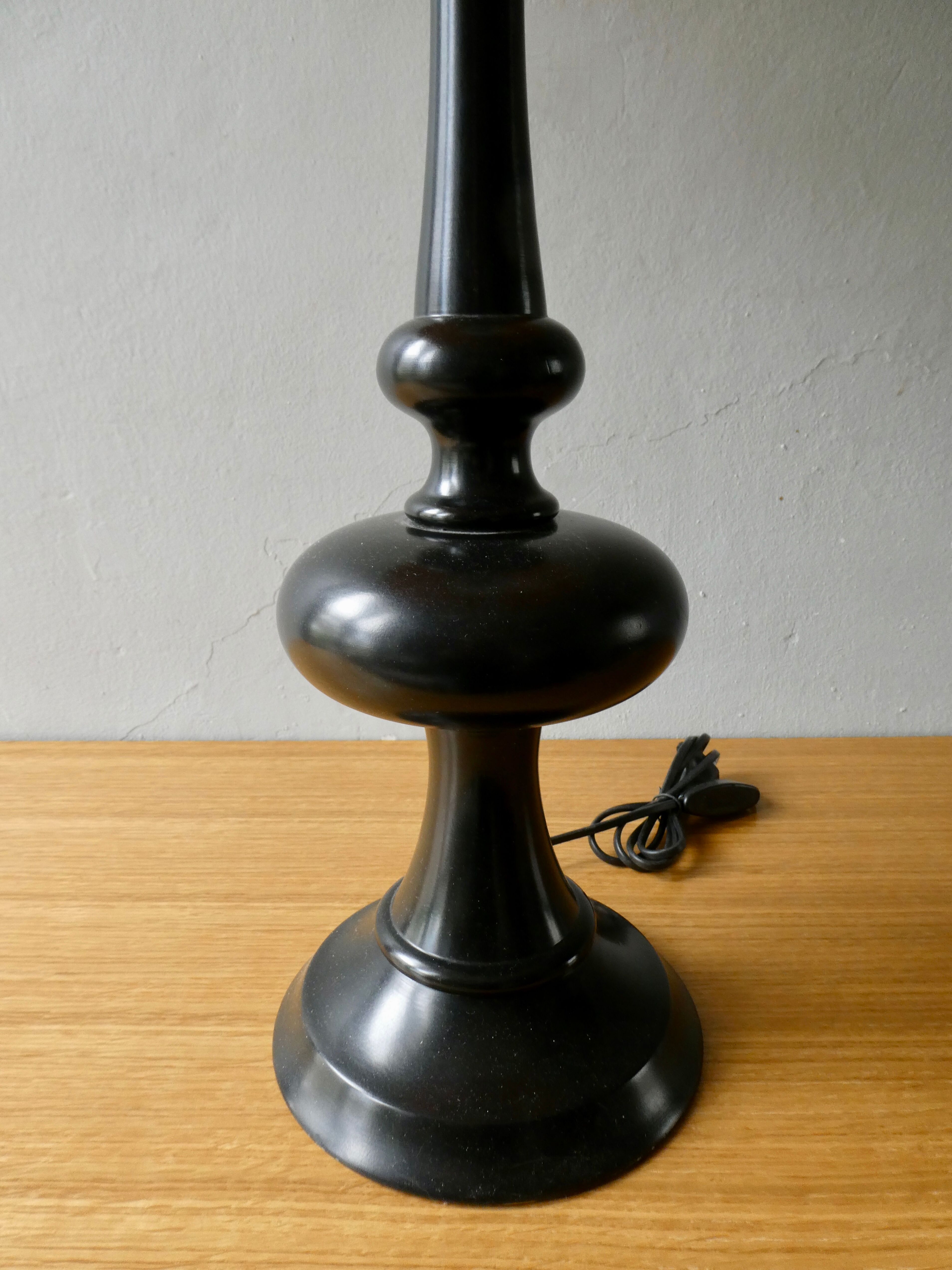 Turned wooden lamp, black laqué, 85 cm