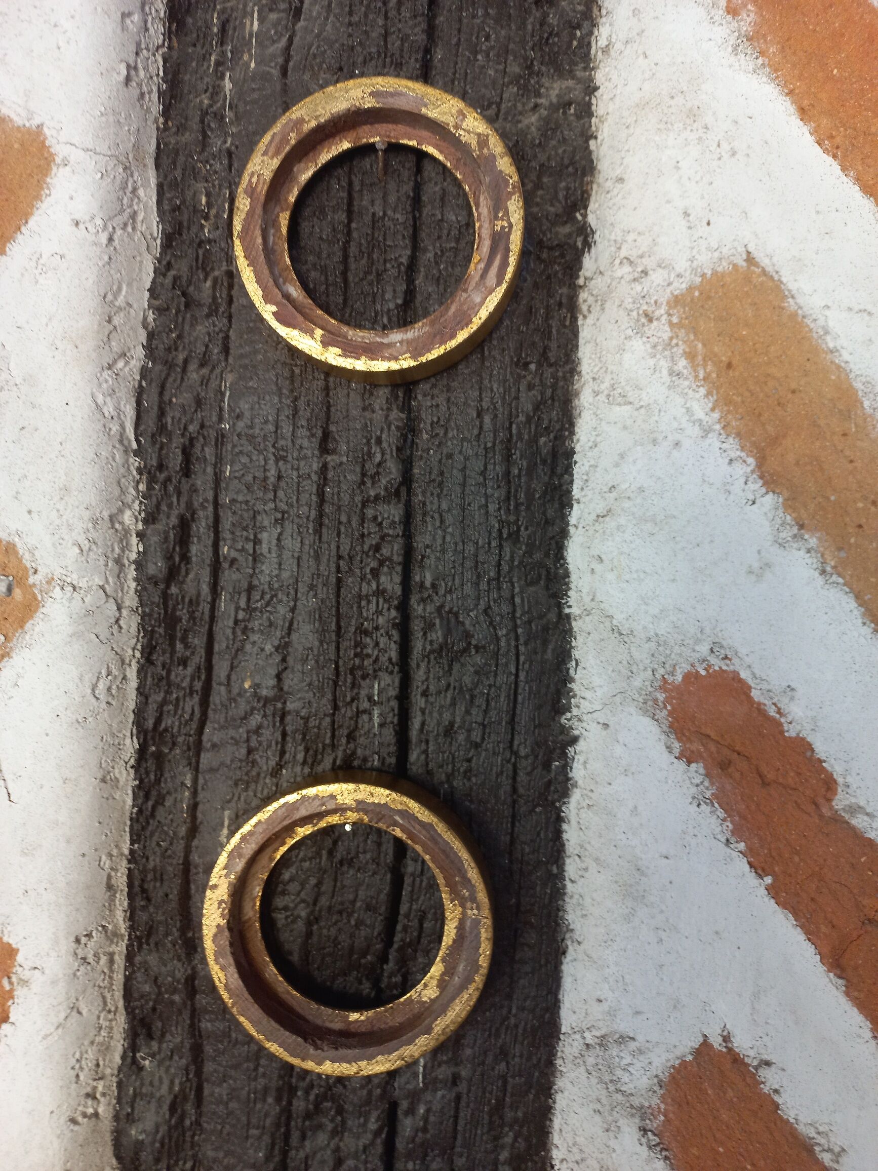 Pair of small round gilded frames