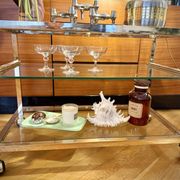 Titre  Desserte Hollywood Regency chrome & verre – années 70