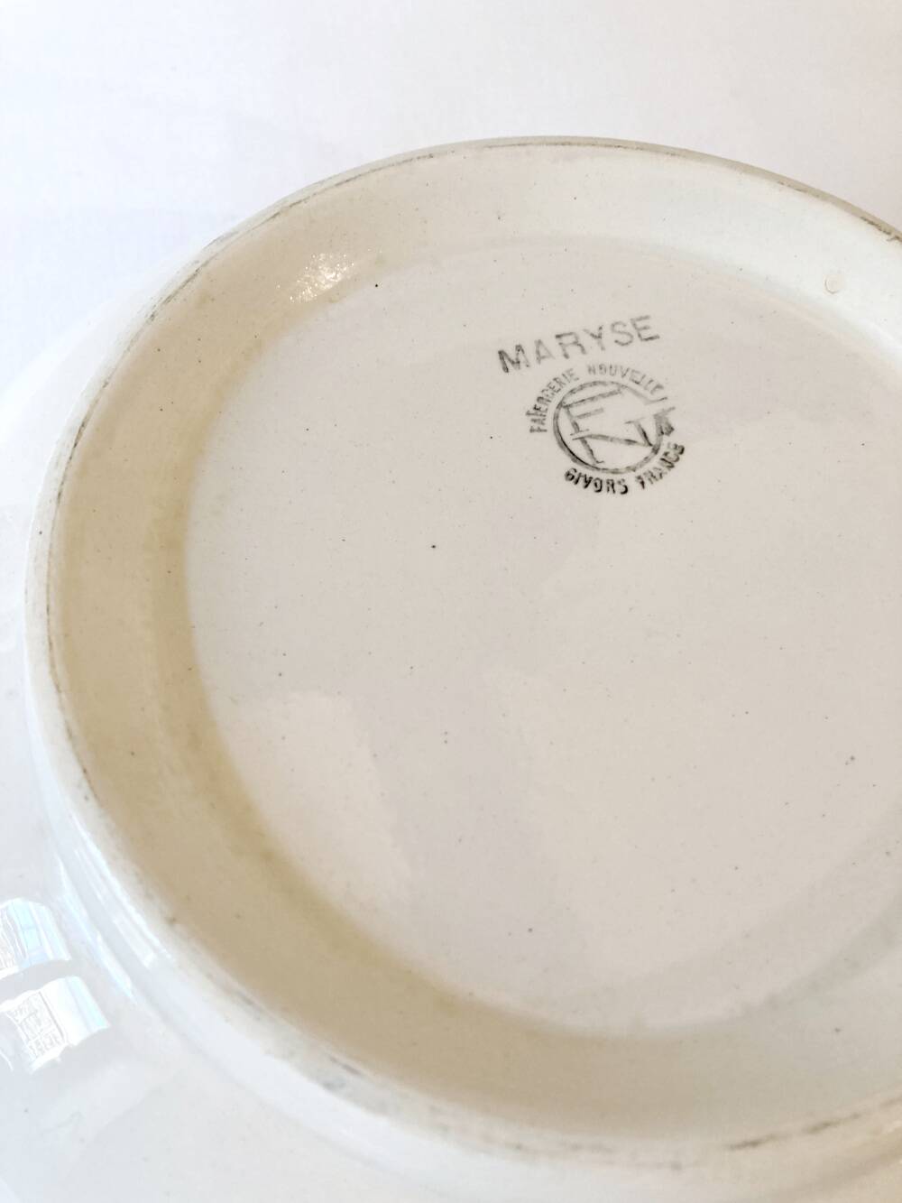 Large round dish/salad bowl from Faïencerie Nouvelle de Givors, "Maryse" model
