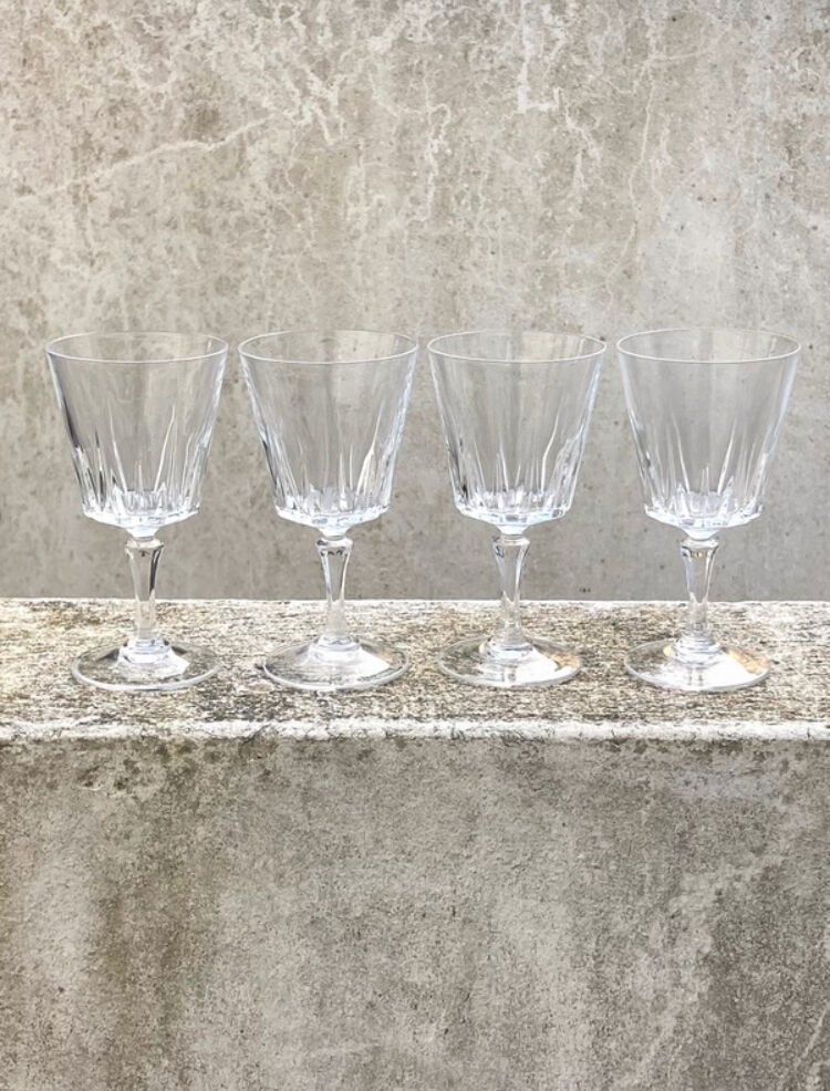 The arque crystal foot glasses
