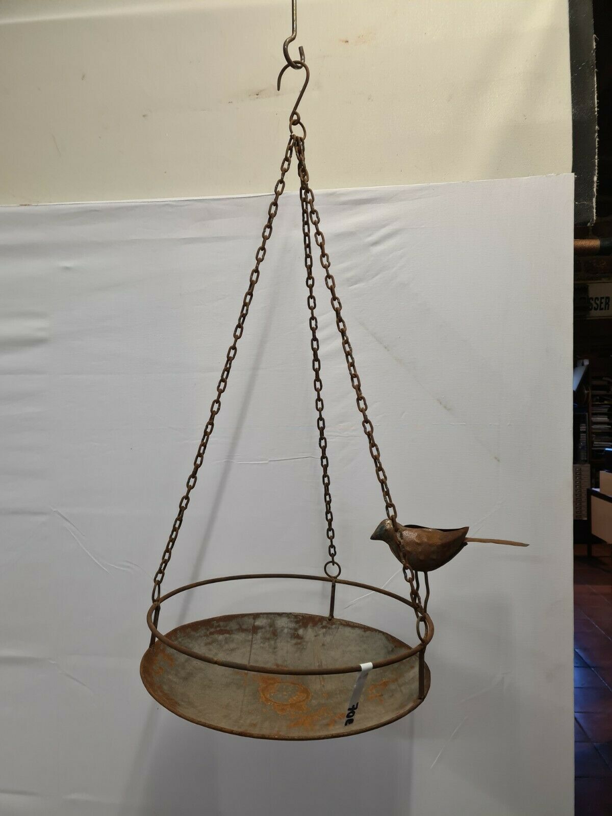 Bird bath to hang in iron