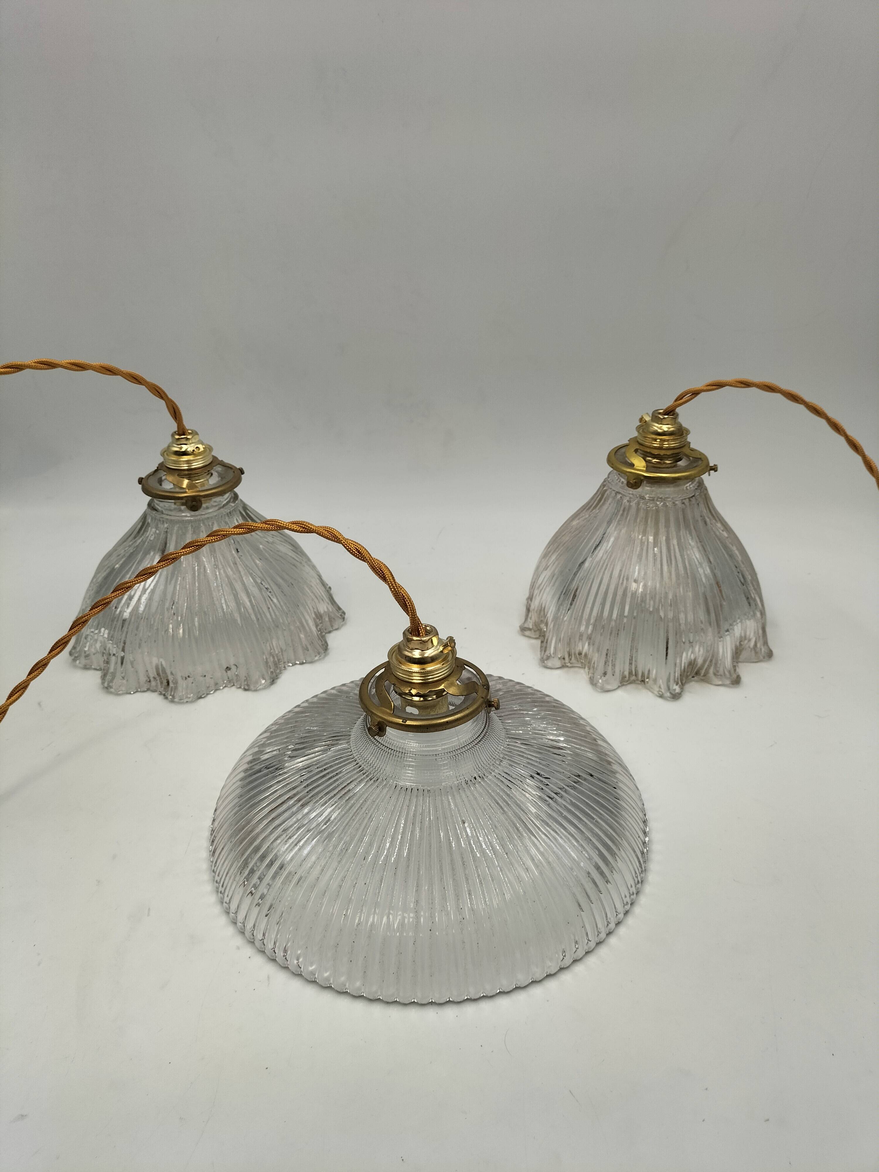 3 holophane suspensions