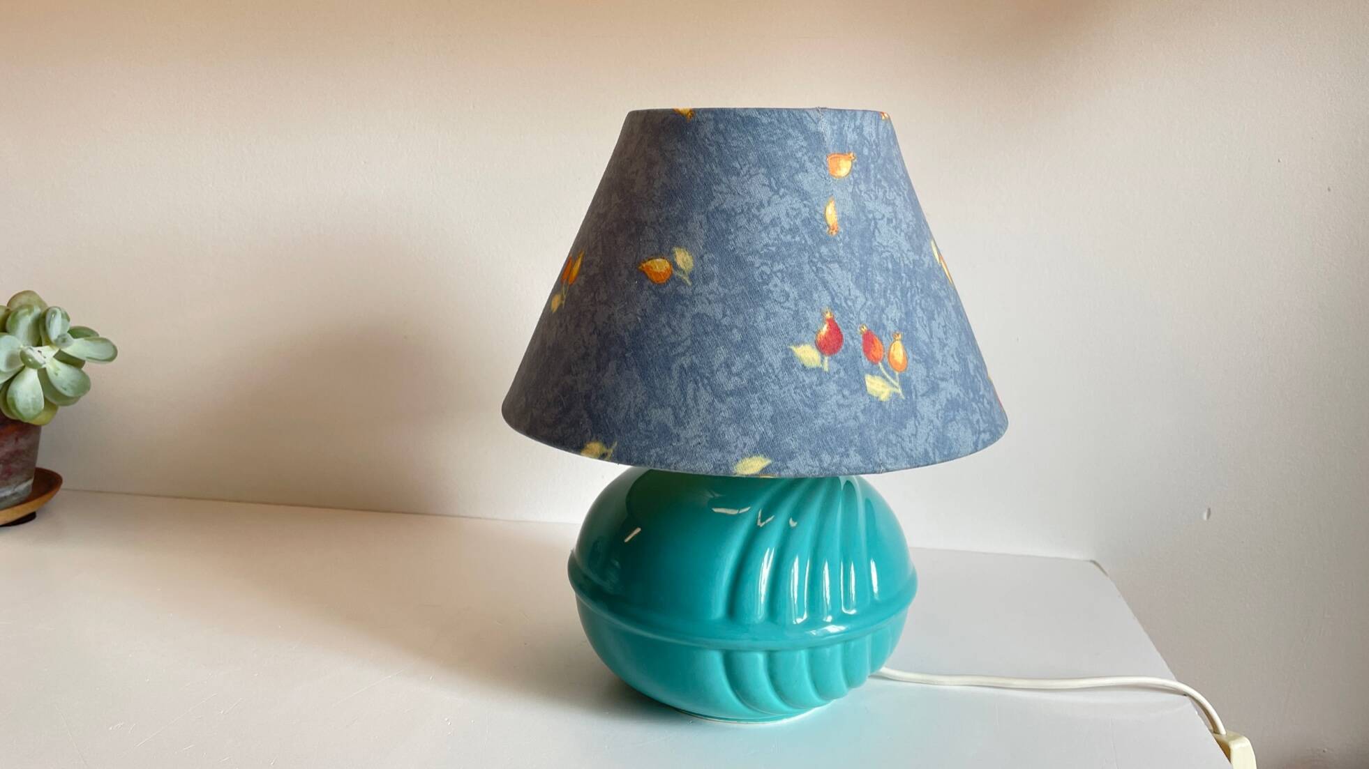 Lampe boule en céramique bleue vintage
