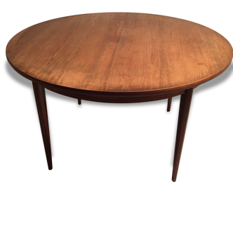 Scandinavian round table in rosewood veneer