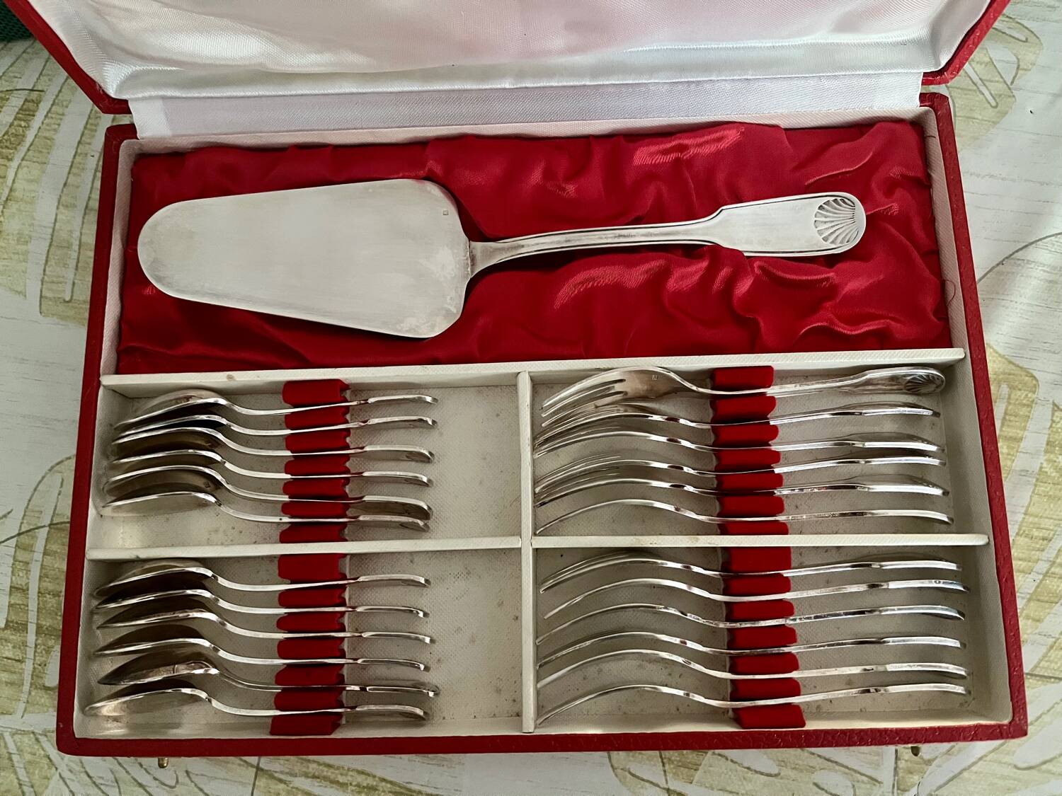 Silver metal cutlery