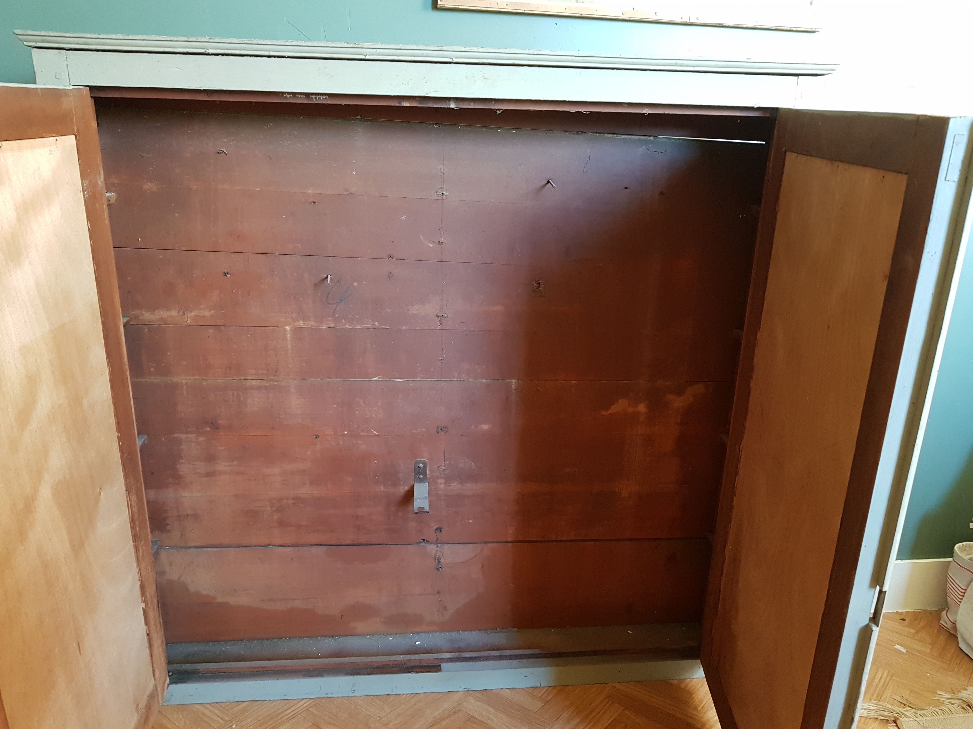 Ancien meuble haut de cheminée en bois patiné
