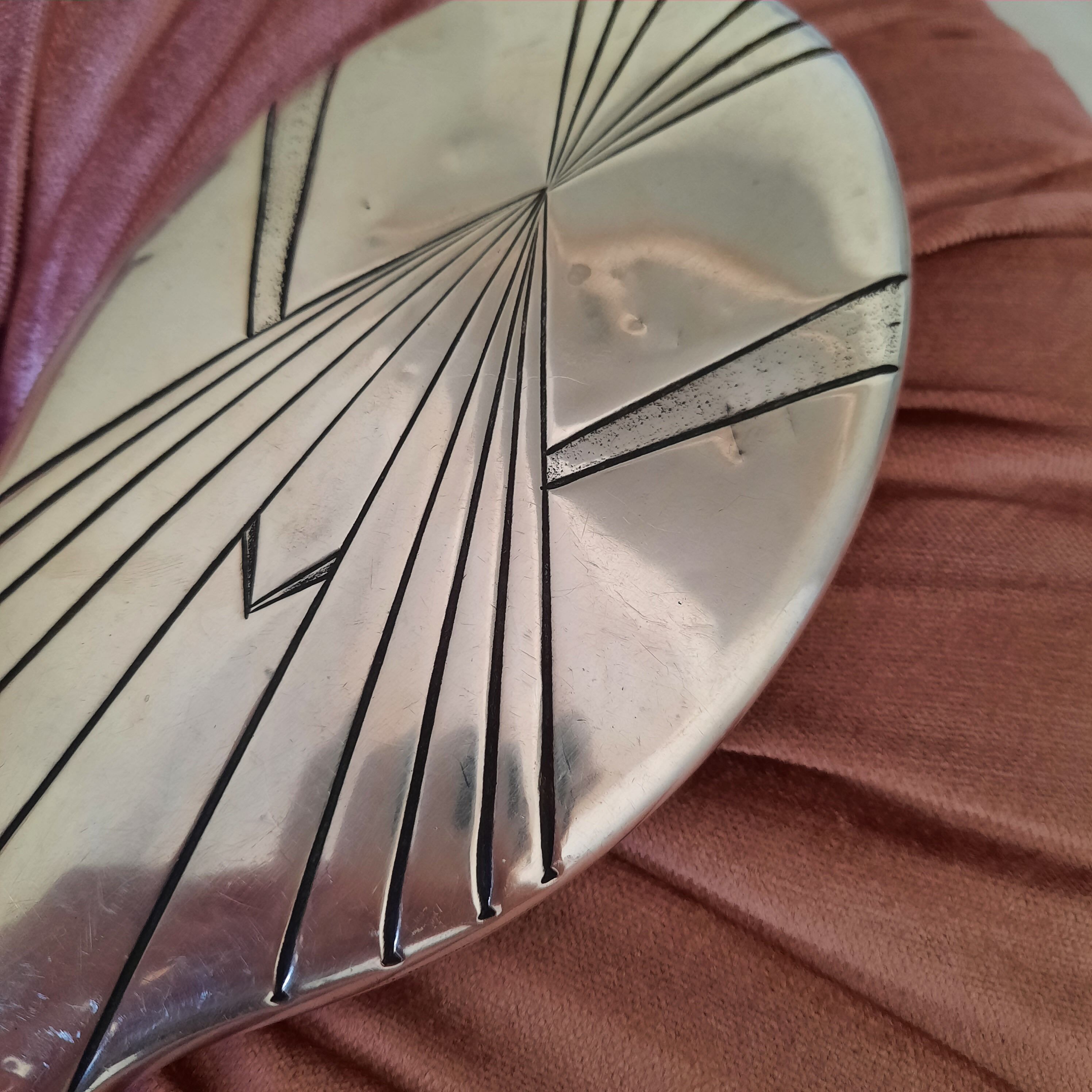Art Deco hand-facing in silver metal and beveled mirror, circa 1930