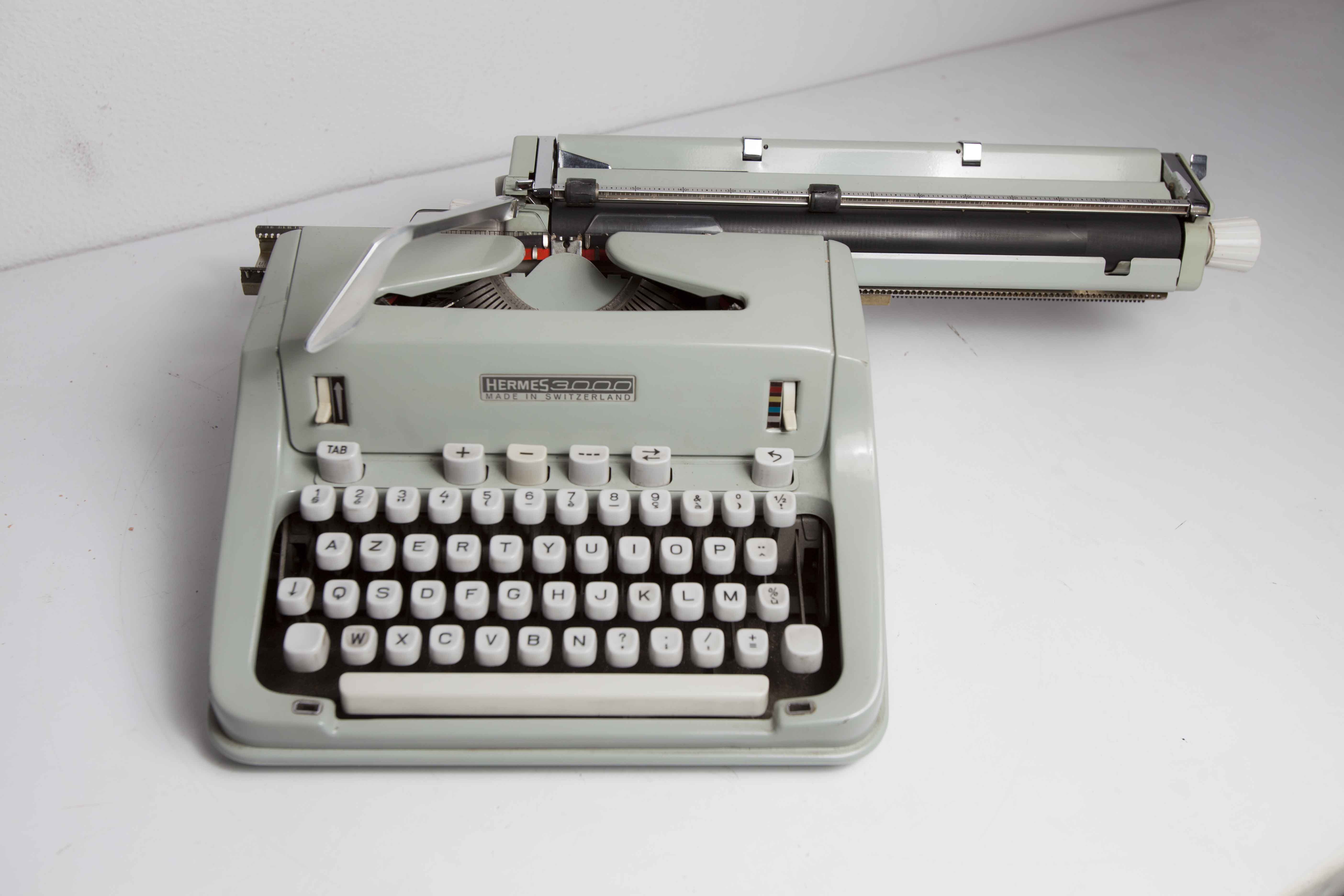 Hermes 3000 typewriter cleaned and tested