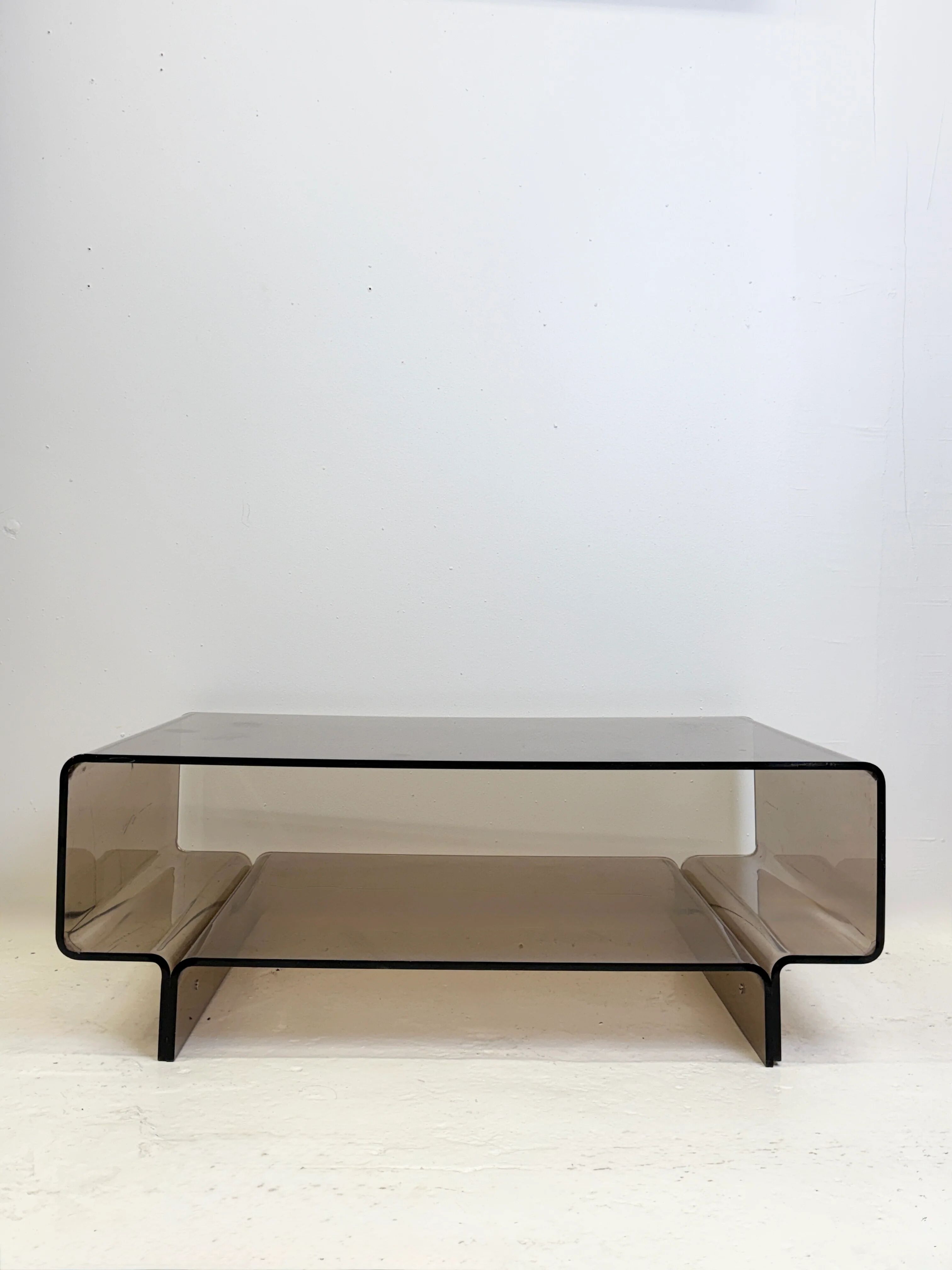 Table basse / meuble d’appoint en plexi fumé, 1970s
