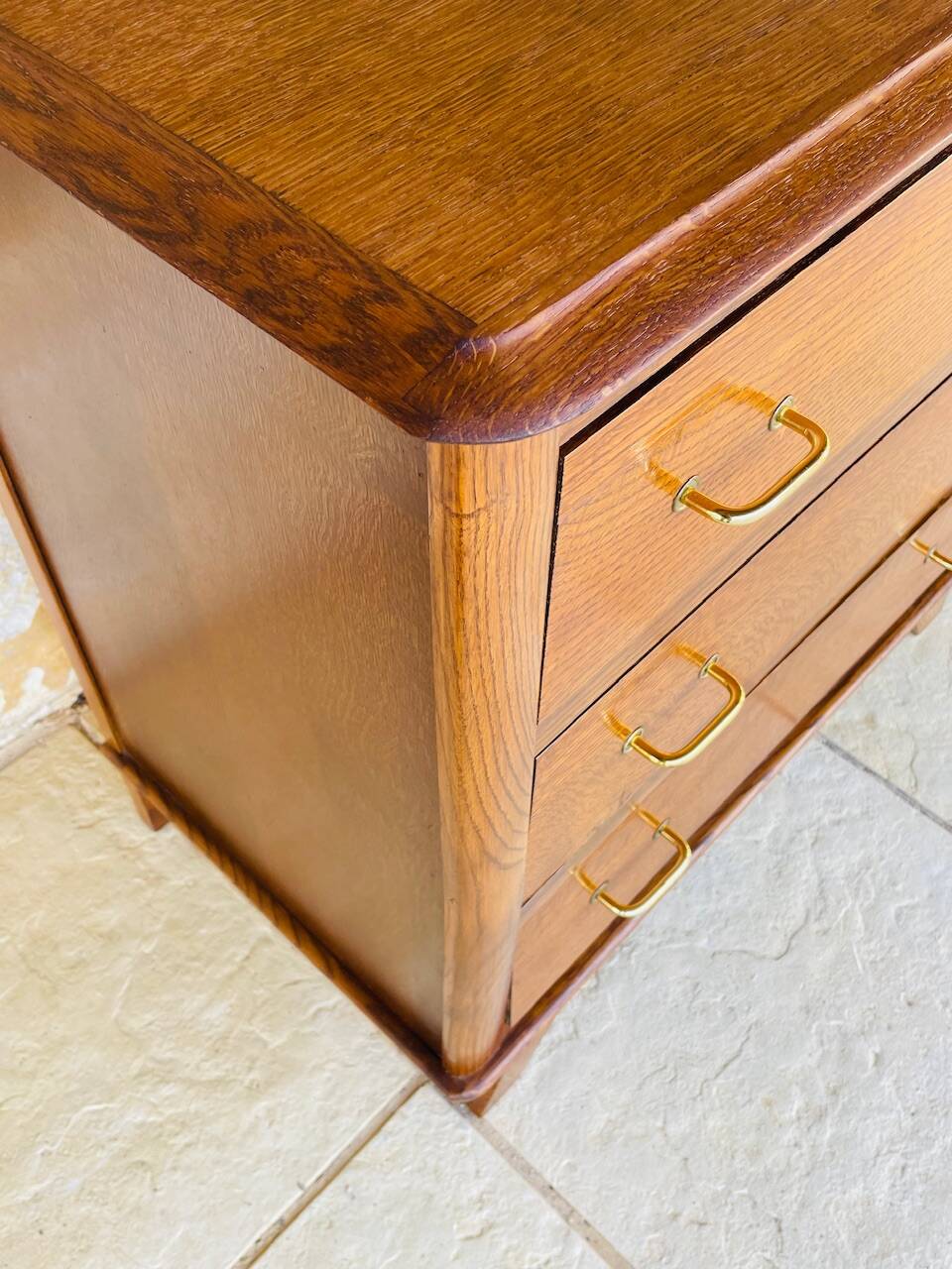 Commode vintage en noyer, pieds compas , circa 1950s