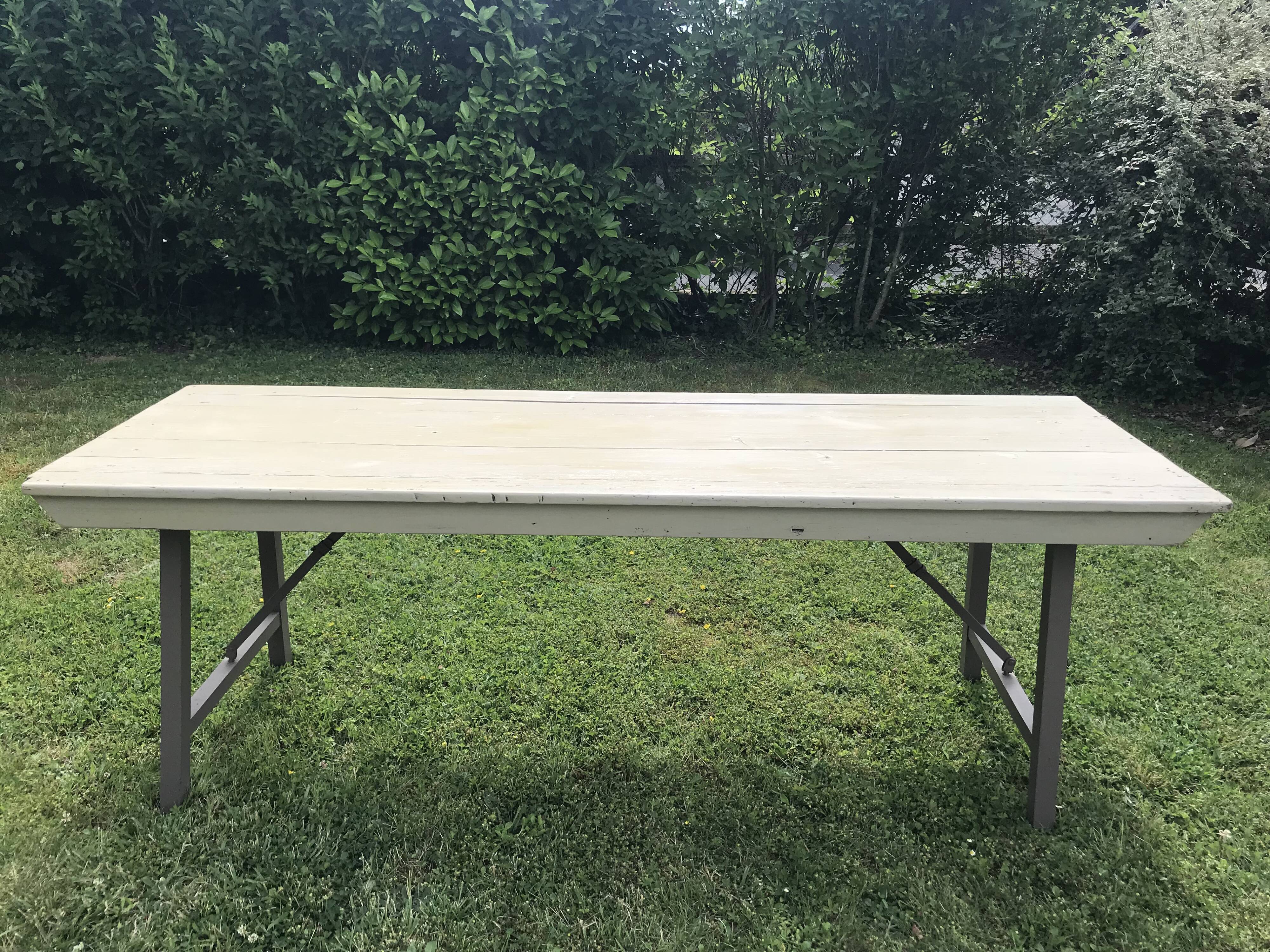 Folding table in wood and iron