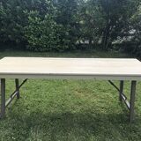 Folding table in wood and iron
