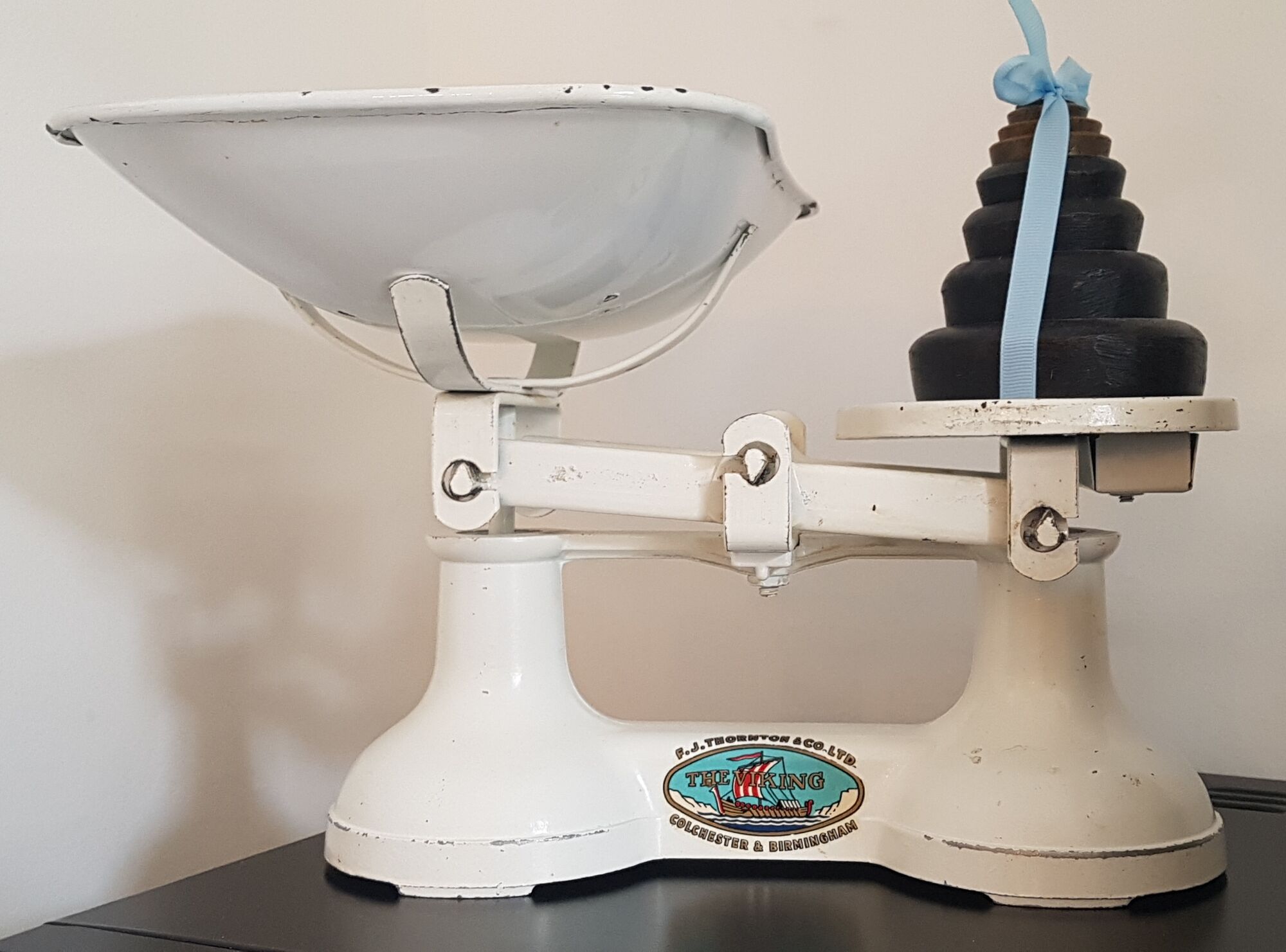 Old English scale "The Viking" retro vintage decoration with weight