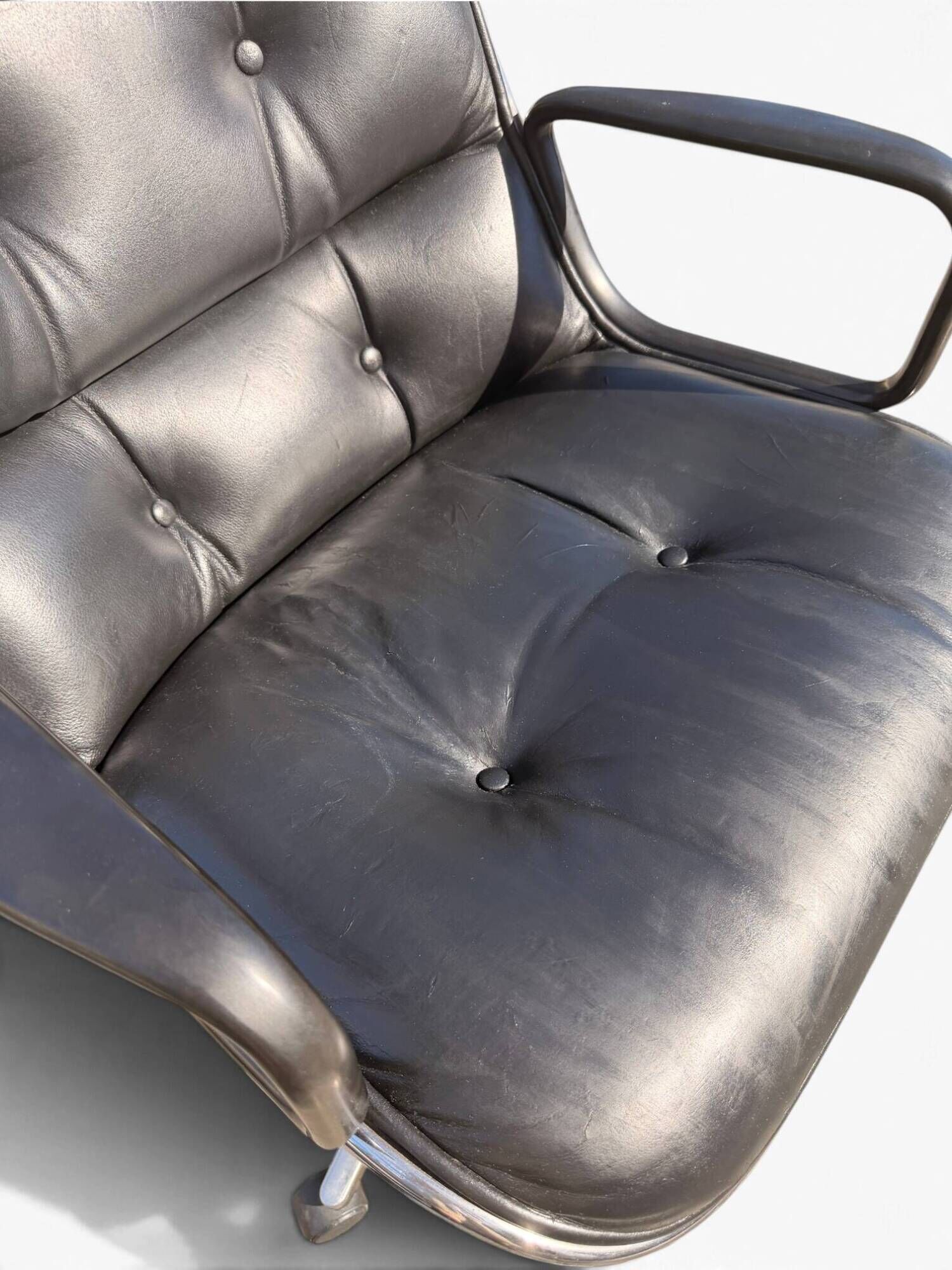 Charles Pollock Executive Knoll office chair in black leather.