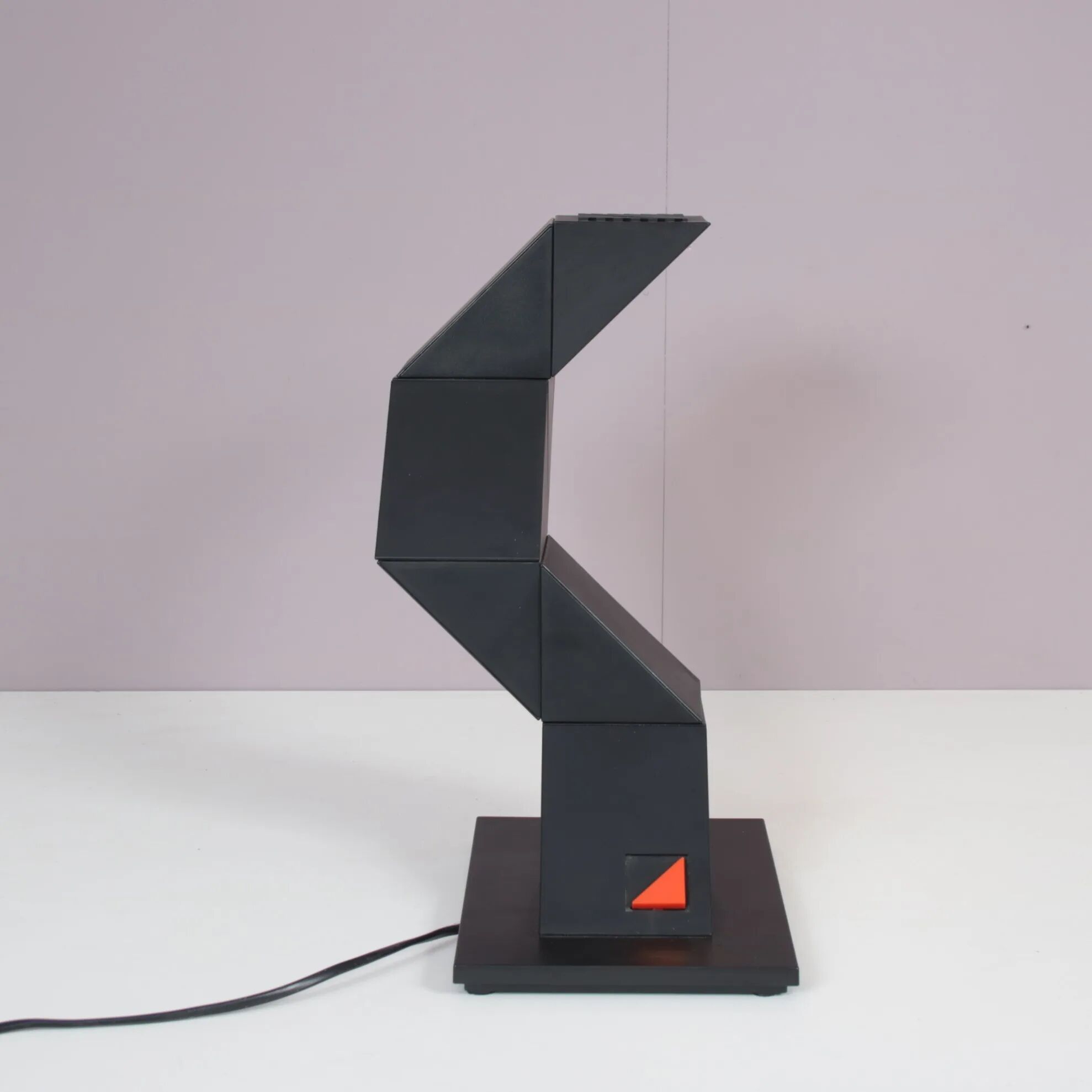 Lampe de bureau « Zig Zag » des années 1980, conçue par Shui L. D. Chan pour New Horizons, Hong Kong.