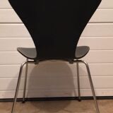 Series 7 butterfly chairs model 3107 by Arne Jacobsen for Fritz Hansen.