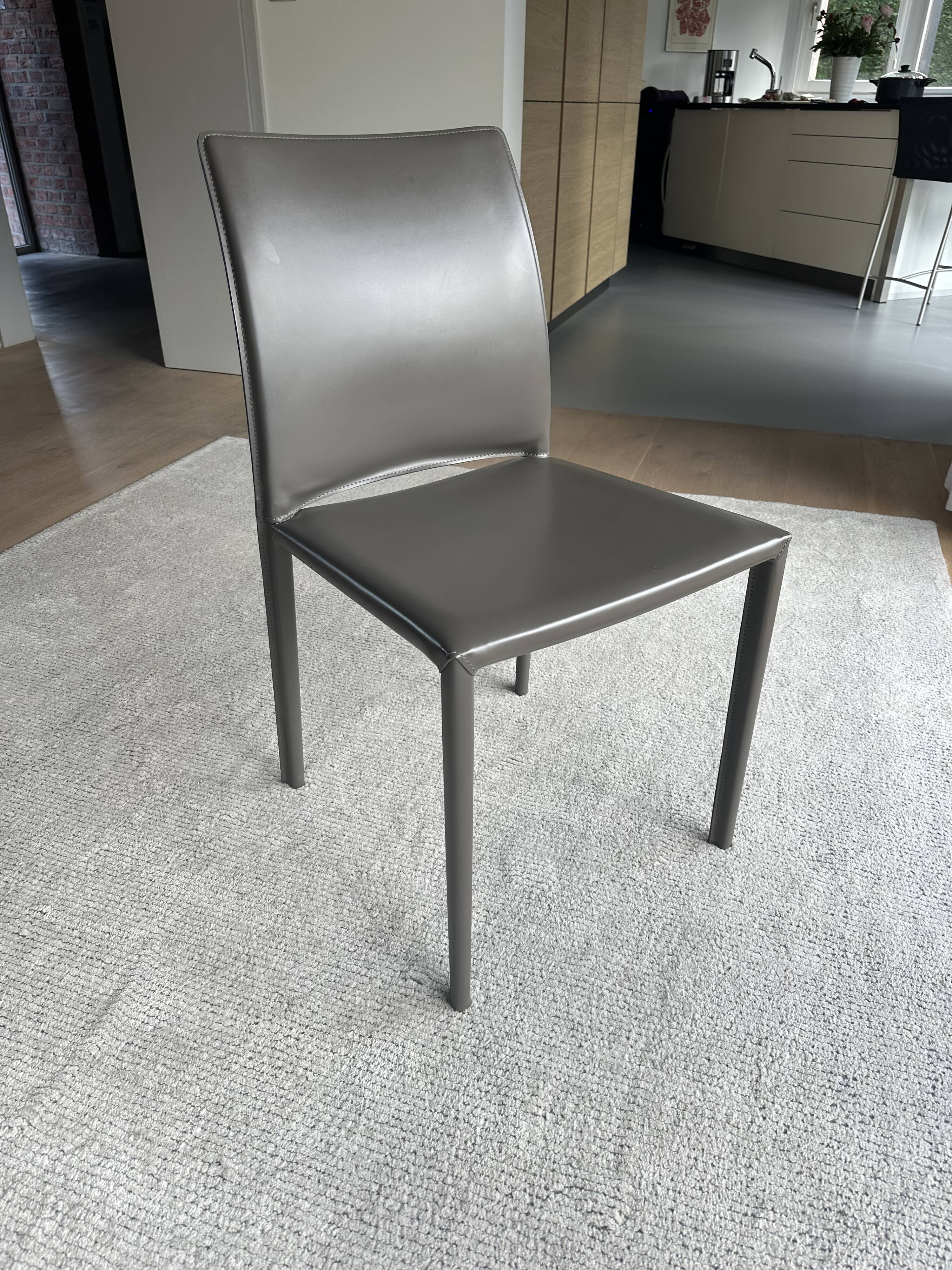 8 chaises en cuir Kiris édition Gorini Divani