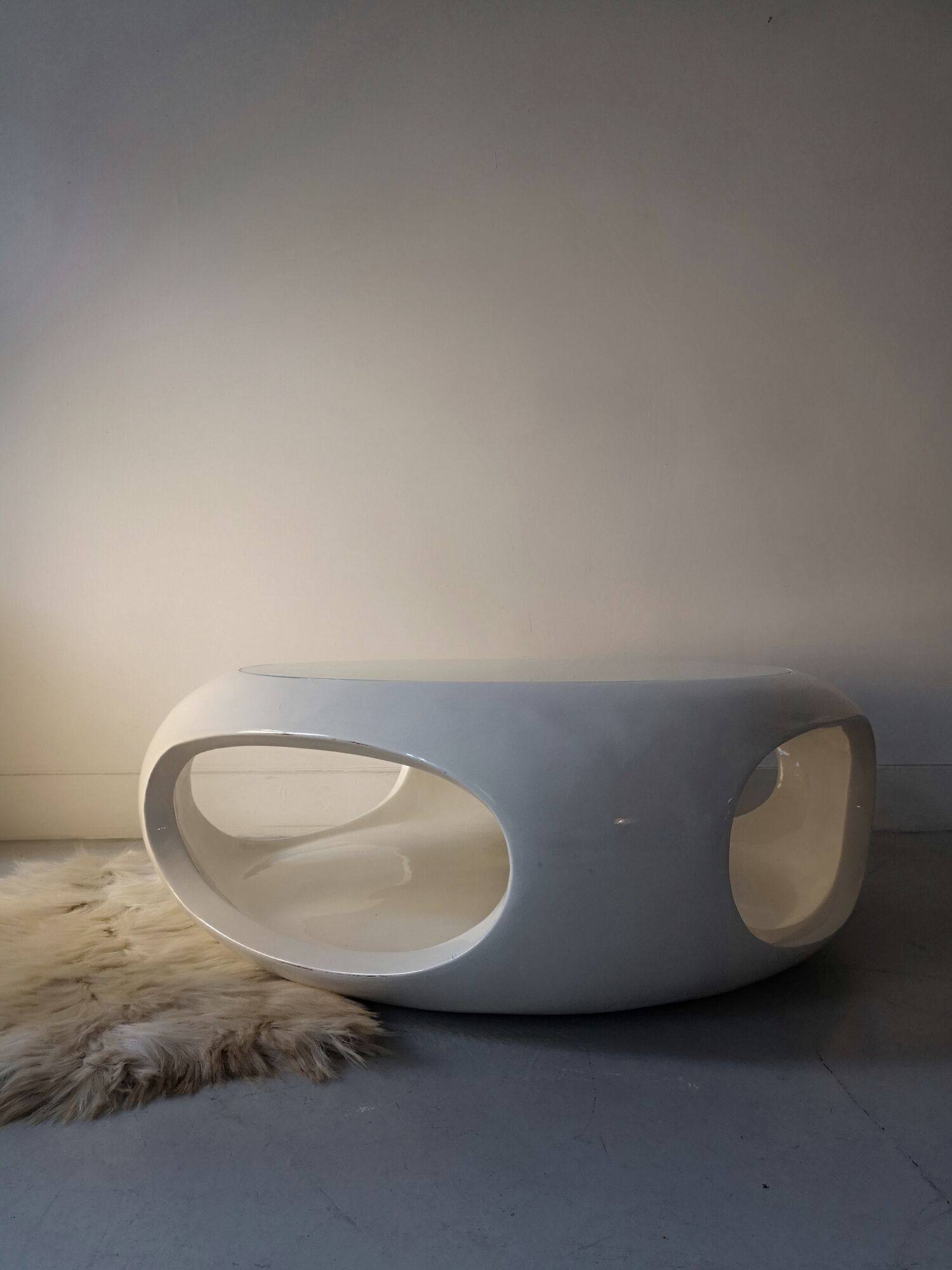 Luigi Colani space age table in white fiberglass and glass, 1970