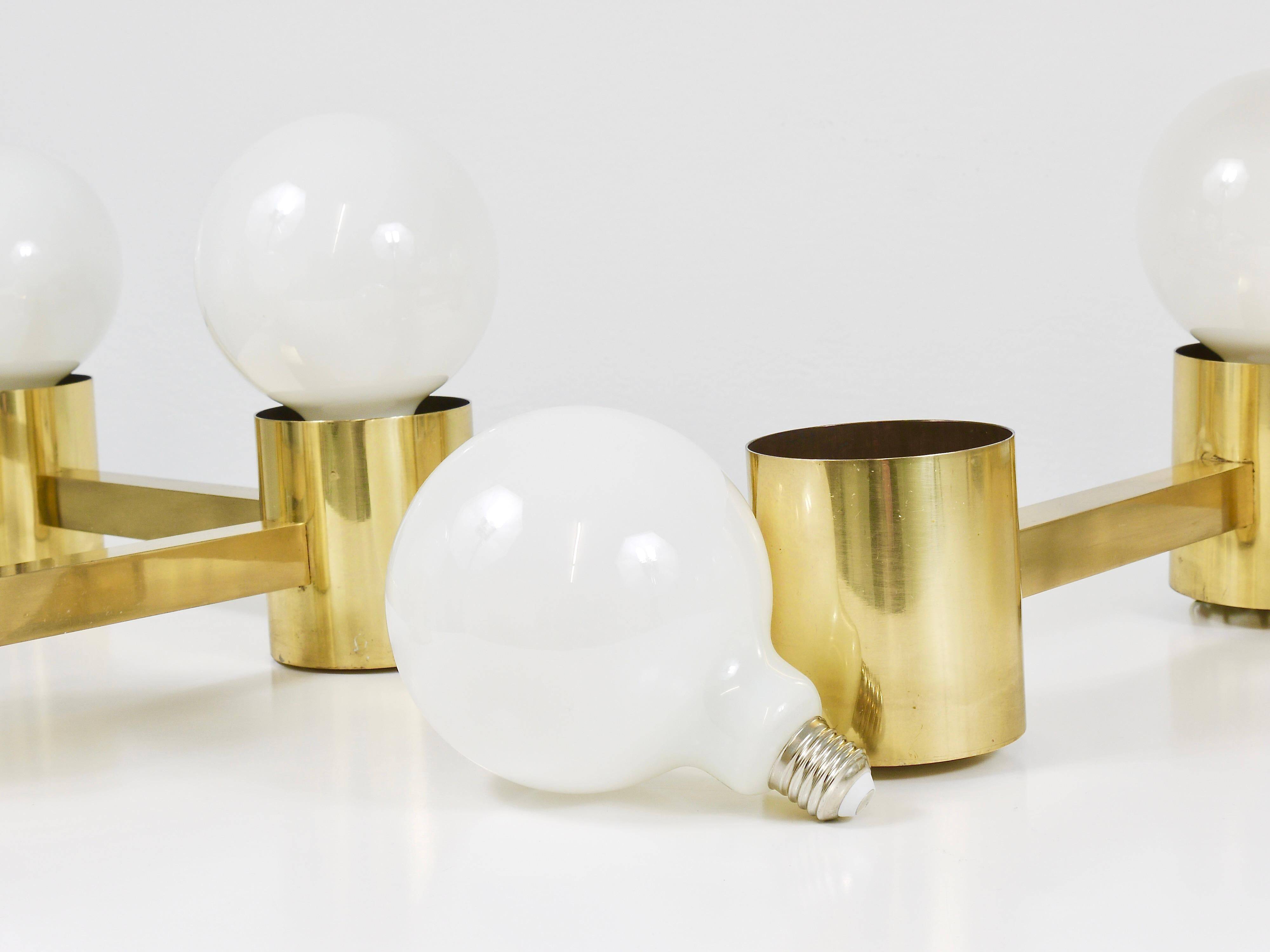 Large floor lamp and wall sconce in brass, zigzag style by Sciolari, Austria, 1970s.