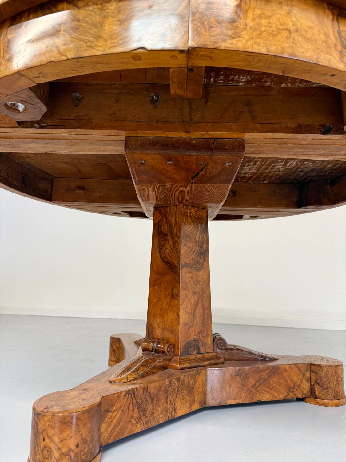 Antique large 19th century Biedermeier art deco walnut table