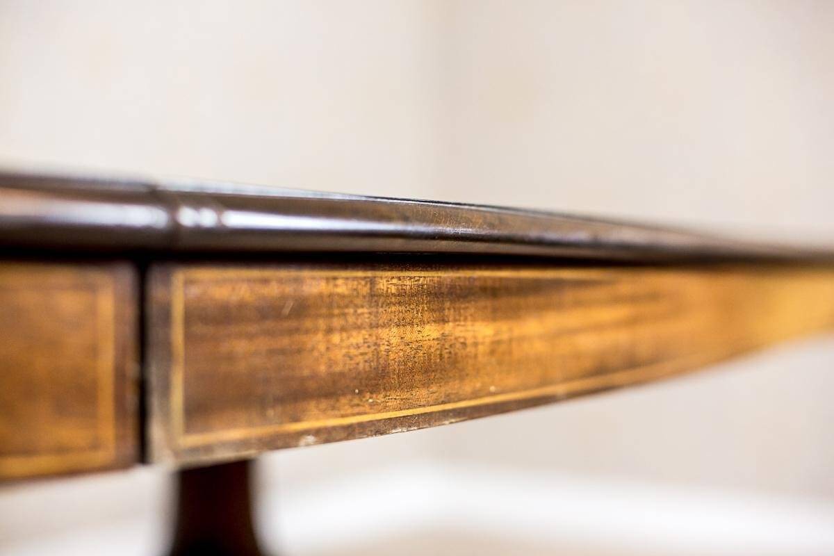 English Extendable Dining Table in Mahogany, 1920
