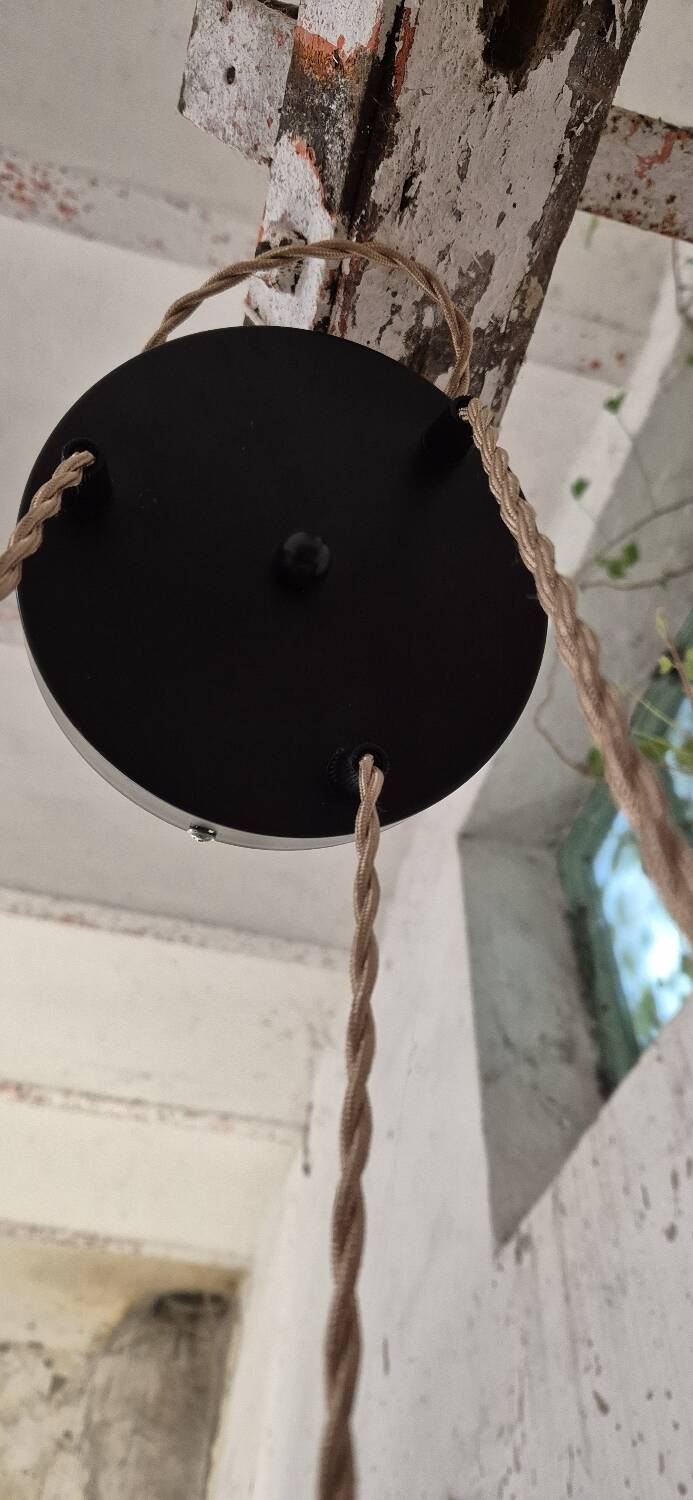 Waterfall suspension