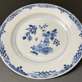 Plate in blue of China XVIII or XIXth Blue and white decoration
